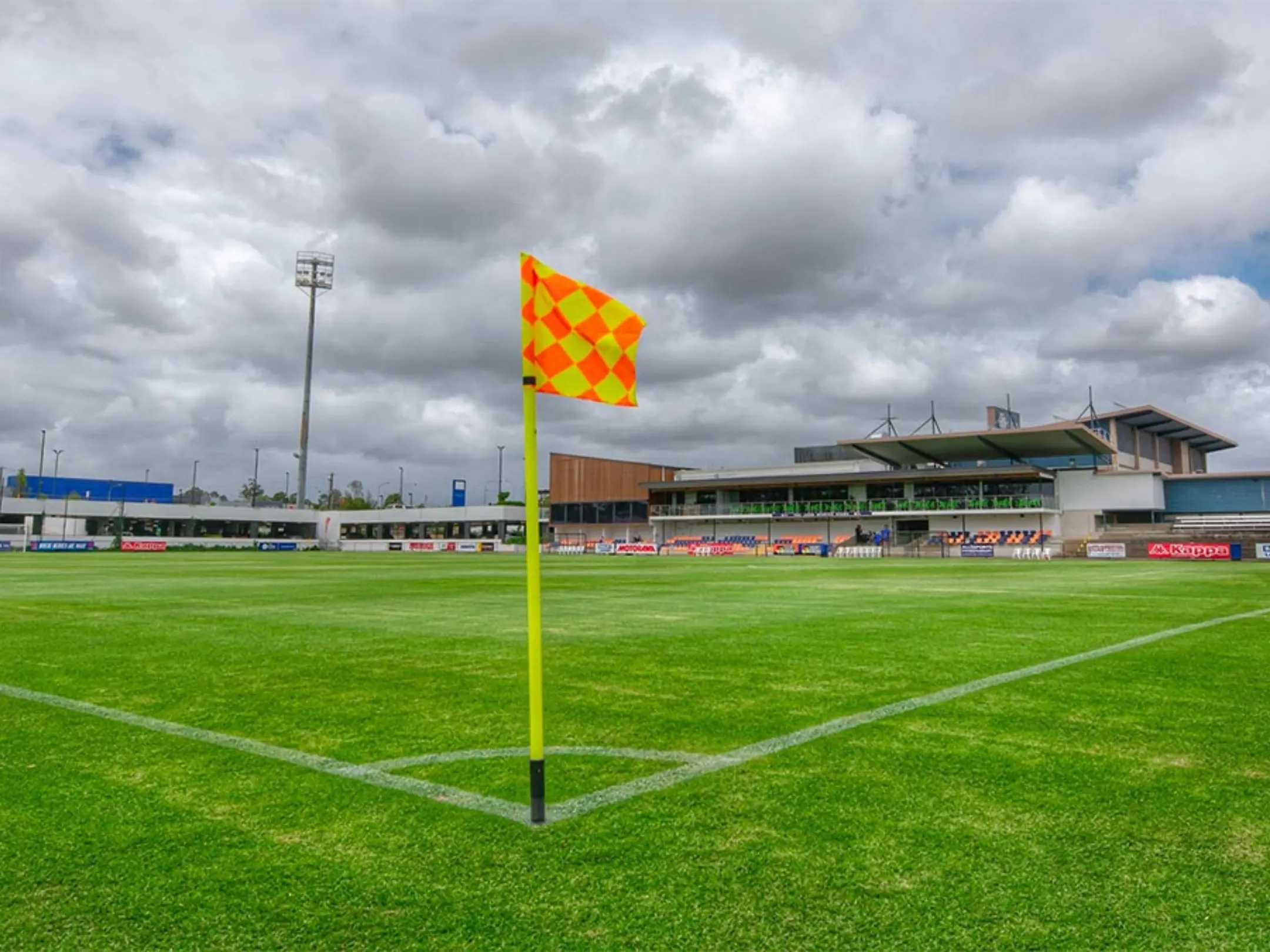 Quang cảnh bên trong sân vận động Luxury Paints Stadium.