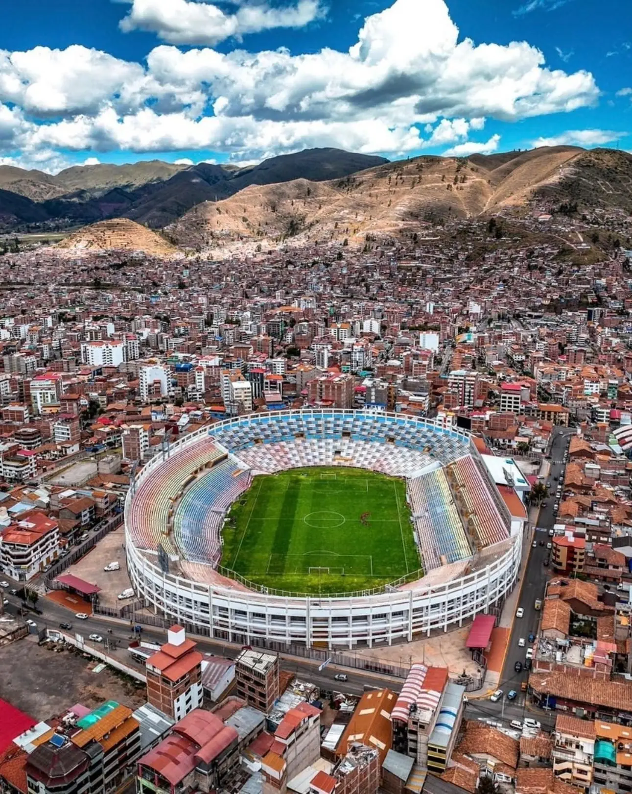 Quang cảnh sân vận động Estadio Inca Garcilaso de la Vega nhìn từ trên cao.