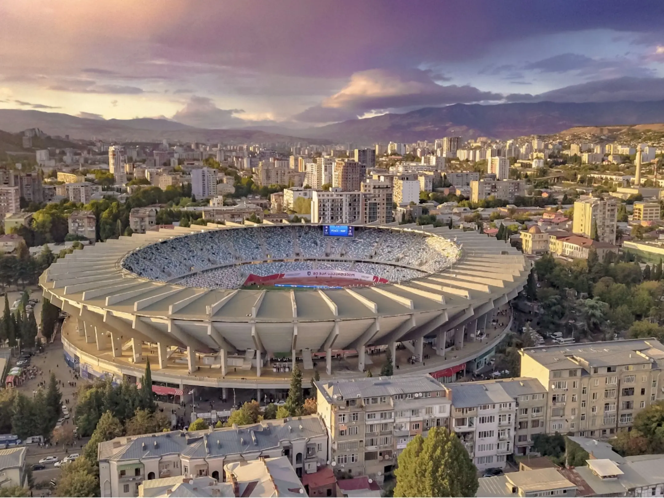 Câu lạc bộ bóng đá Dinamo Tbilisi: Khi Boris Paichadze Dinamo Arena rực sáng ánh đèn 3 Sân nhà của câu lạc bộ bóng đá Dinamo Tbilisi là sân vận động Boris Paichadze Dinamo Arena.