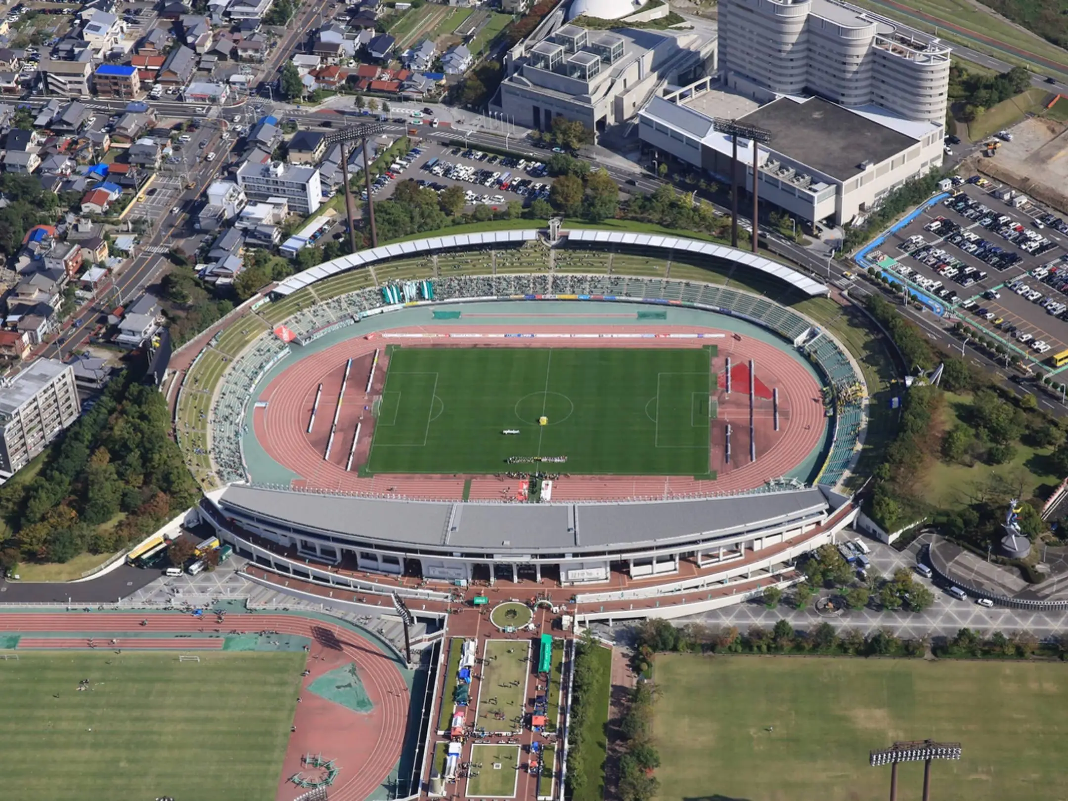 Sân nhà của câu lạc bộ bóng đá Gifu là sân vận động HIMARAYA STADIUM GIFU.