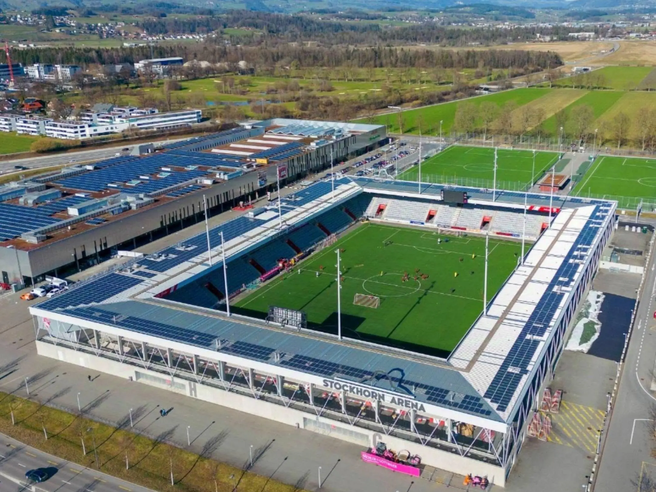 Câu lạc bộ bóng đá Thun: Câu chuyện cổ tích viết bằng lòng quả cảm bên Stockhorn Arena 5 Sân nhà của câu lạc bộ bóng đá Thun là sân vận động Stockhorn Arena.