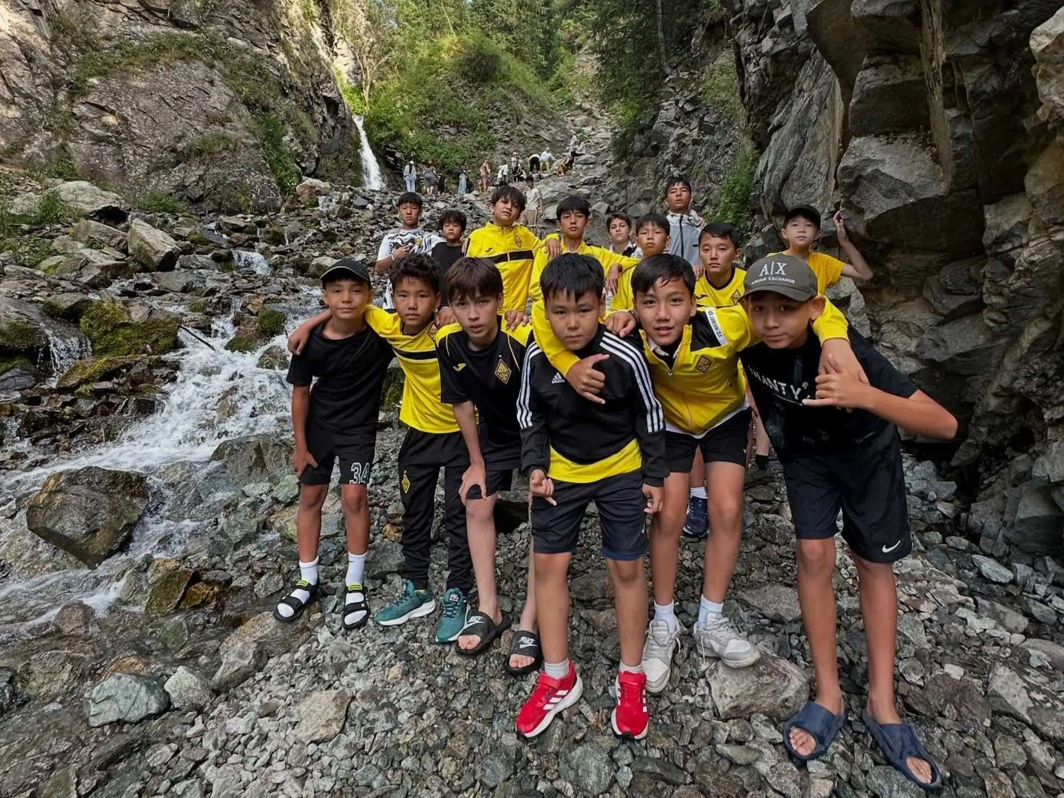 Câu lạc bộ Bóng đá Kairat Academy: Học viện trẻ, khát vọng lớn và hành trình nuôi dưỡng tương lai FC Kairat 4 Bài toán giữ chân tài năng trẻ Kairat Academy trước sức hút của đội một và các đối thủ