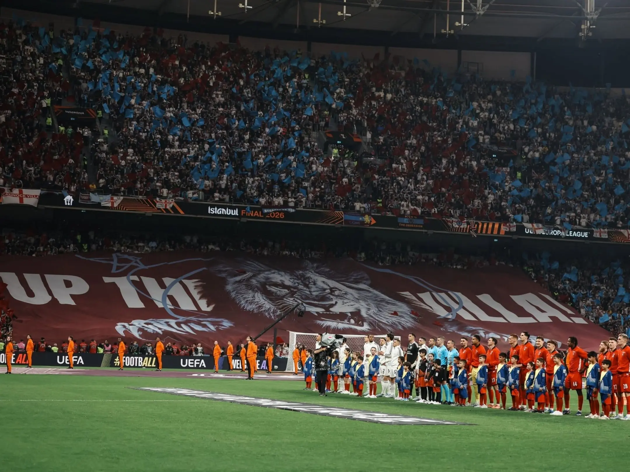 Câu lạc bộ bóng đá Aston Villa: Tượng đài thức giấc 7 Các cổ động viên cuồng nhiệt của câu lạc bộ bóng đá Aston Villa