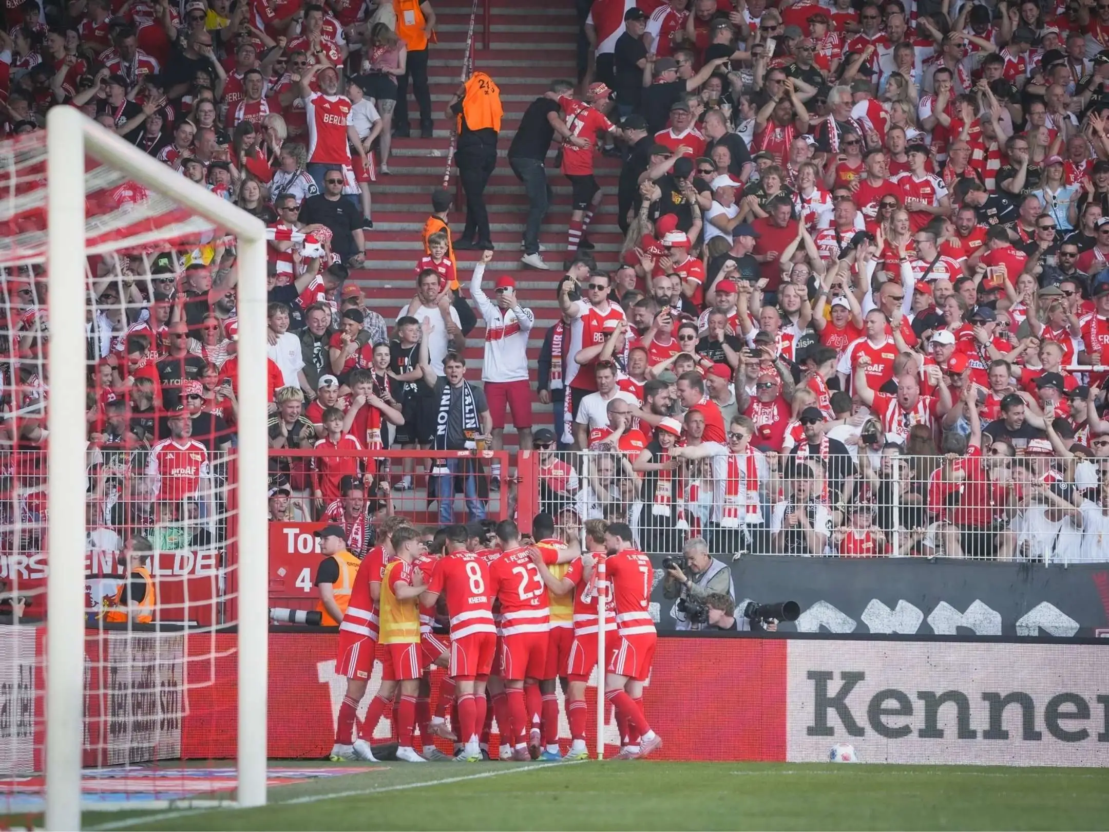 Câu lạc bộ bóng đá Union Berlin: Từ Đông Berlin đến giấc mơ Champions League 5 Các cổ động viên cuồng nhiệt của câu lạc bộ bóng đá Union Berlin