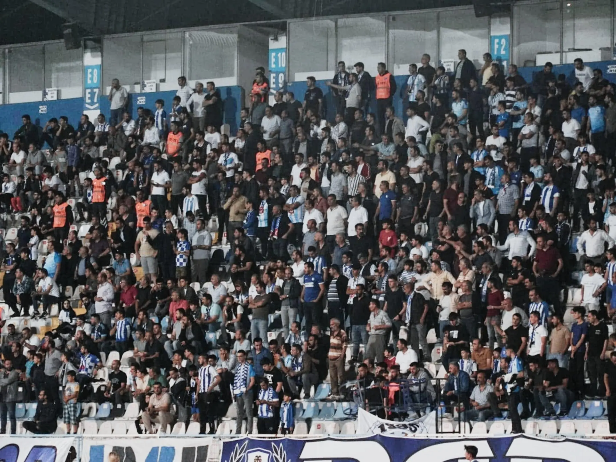 Câu lạc bộ bóng đá Erzurumspor: Khi Kazım Karabekir Stadium sống trong men say thăng hạng 5 Các cổ động viên cuồng nhiệt của câu lạc bộ Erzurumspor