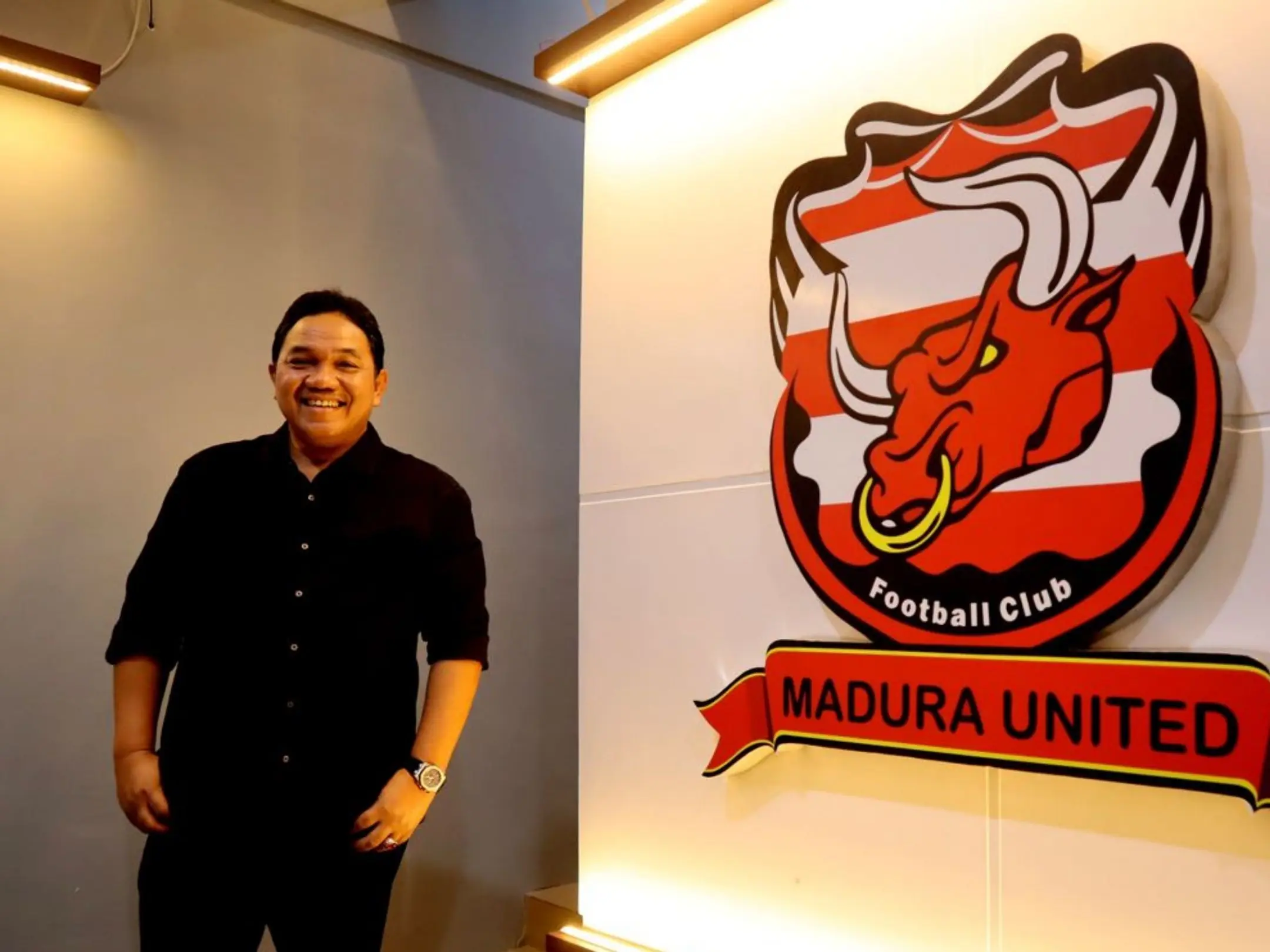 Chủ tịch của câu lạc bộ Madura United là Achsanul Qosasi.