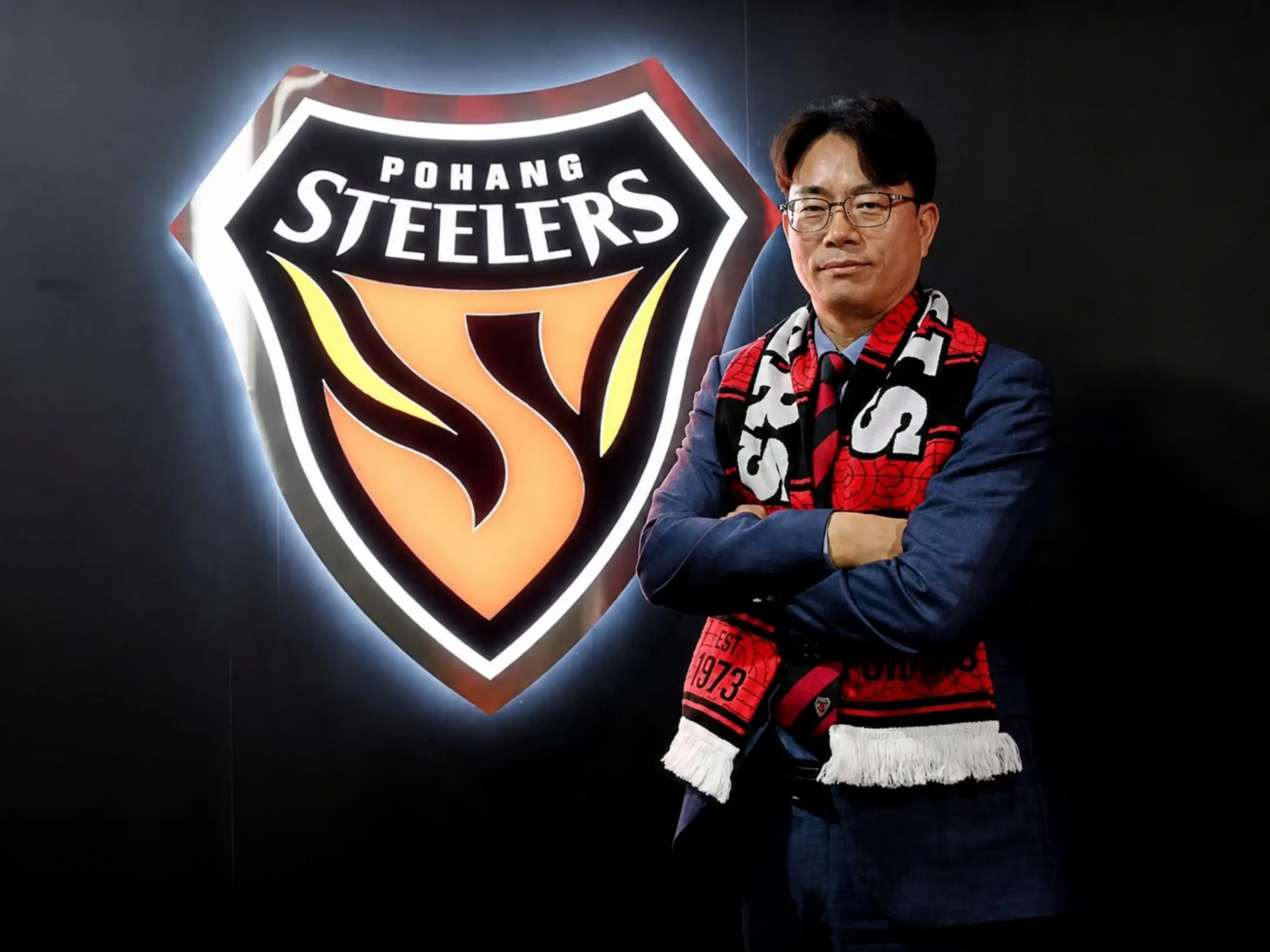 Câu lạc bộ bóng đá Pohang Steelers: Từ lò thép Pohang đến đỉnh cao châu Á 3 Chủ tịch của câu lạc bộ Pohang Steelers là Kim Sang-rak.