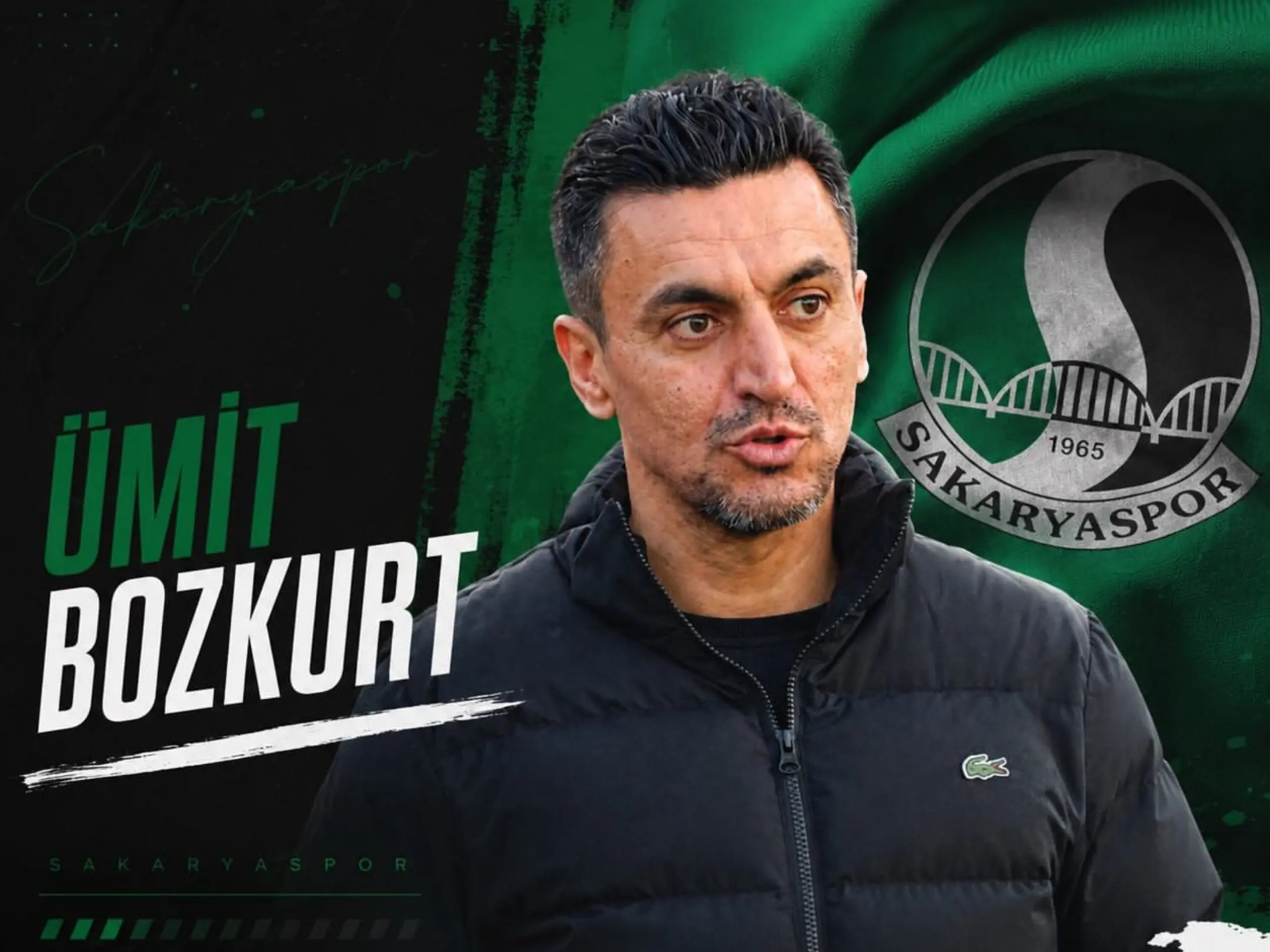 Huấn luyện viên của câu lạc bộ Sakaryaspor là Ümit Bozkurt.