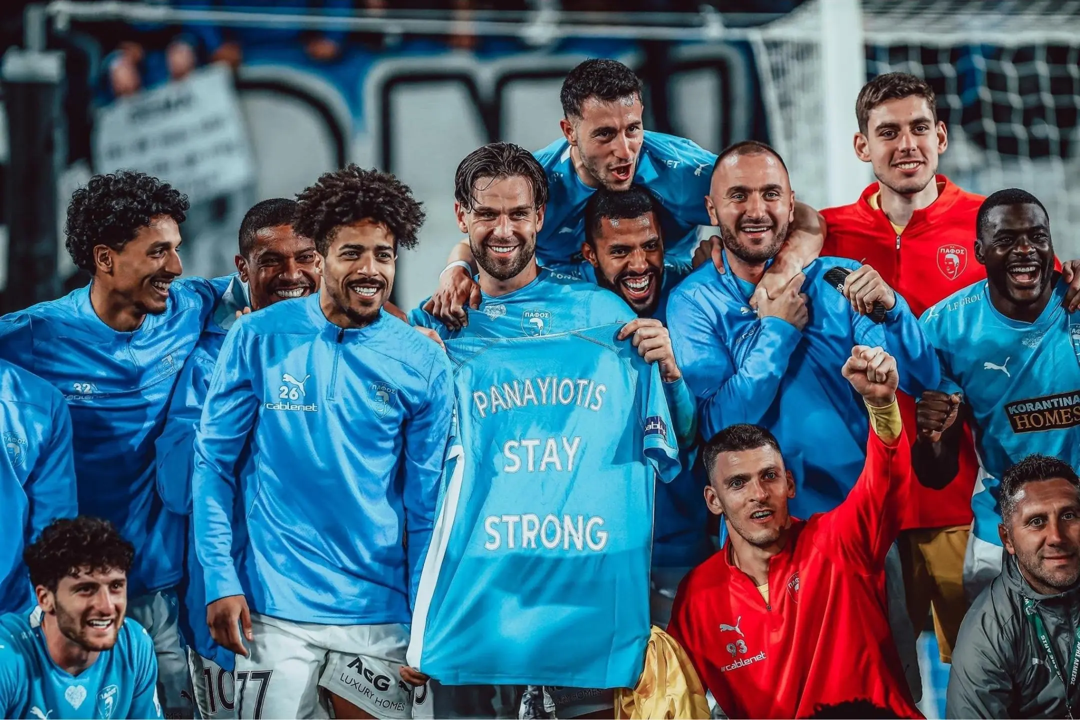 Màu áo chính thức của câu lạc bộ bóng đá Pafos năm 2026