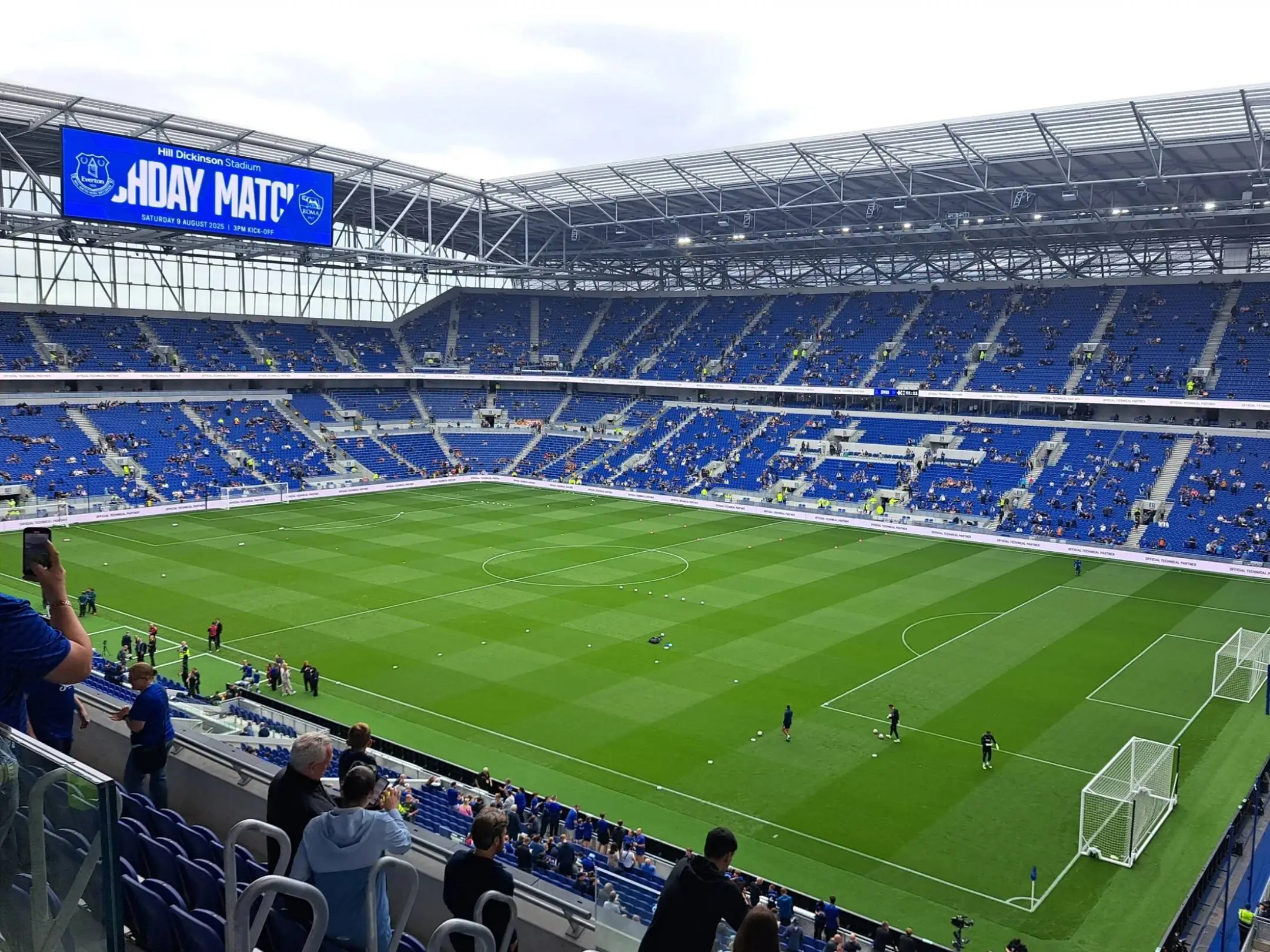 Câu lạc bộ bóng đá Everton FC: Khi nửa xanh vùng Merseyside bước sang một chương mới 5 Quang cảnh bên trong sân vận động Hill Dickinson.