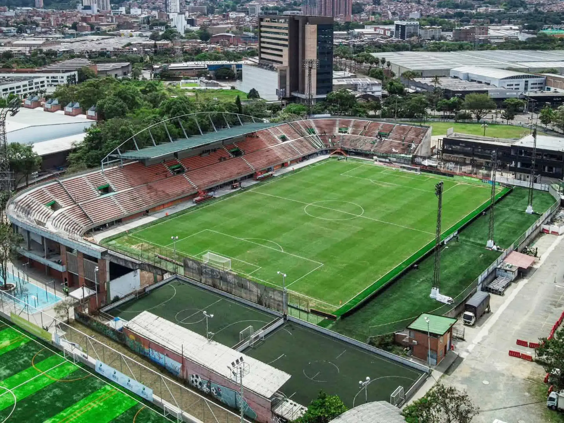 Sân nhà của câu lạc bộ bóng đá Envigado là sân vận động Estadio Polideportivo Sur.