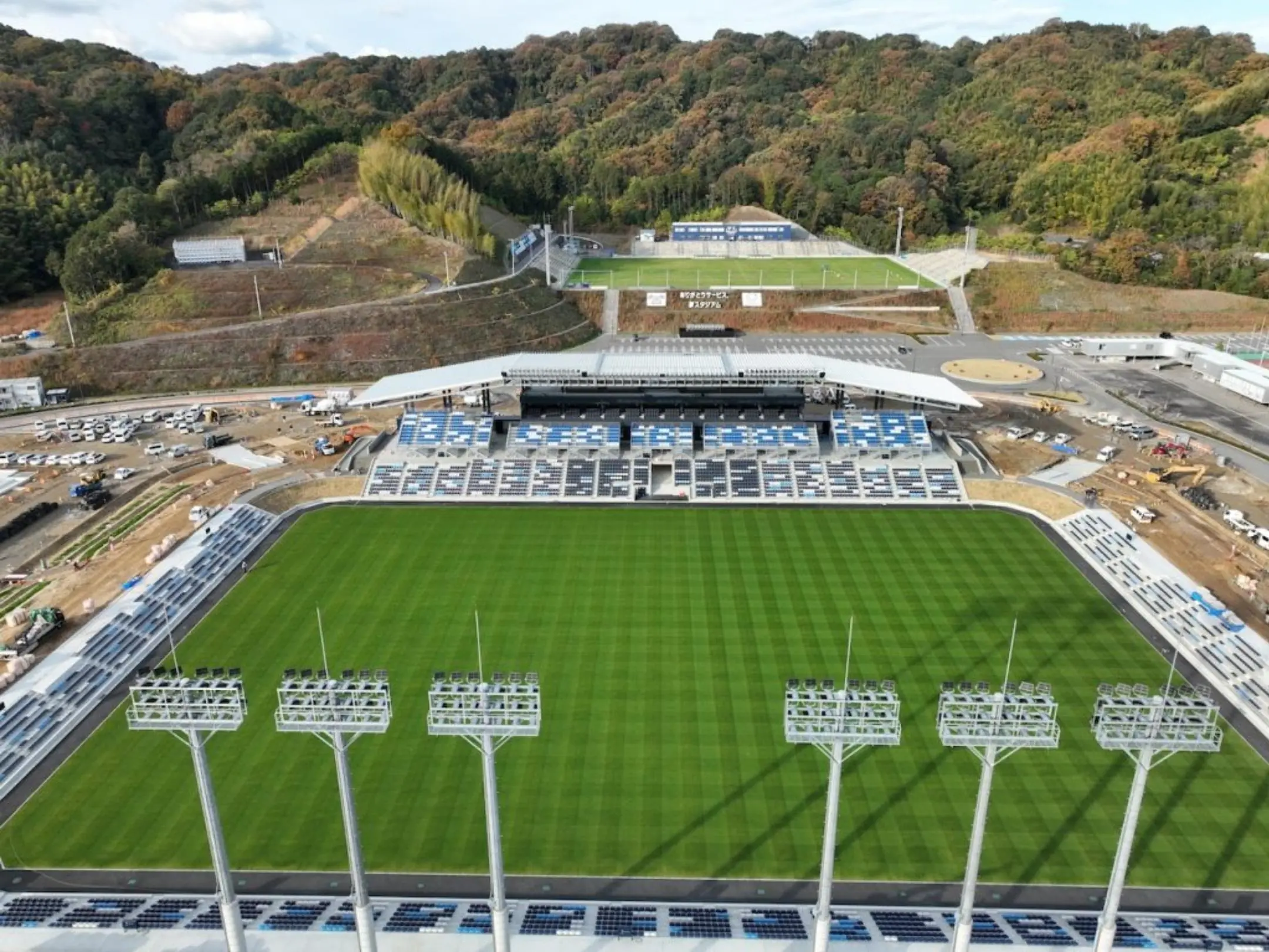 Câu lạc bộ bóng đá Imabari: Khi ASICS Satoyama là điểm tựa của giấc mơ J.League 4 Sân nhà của câu lạc bộ bóng đá Imabari là sân vận động ASICS Satoyama.