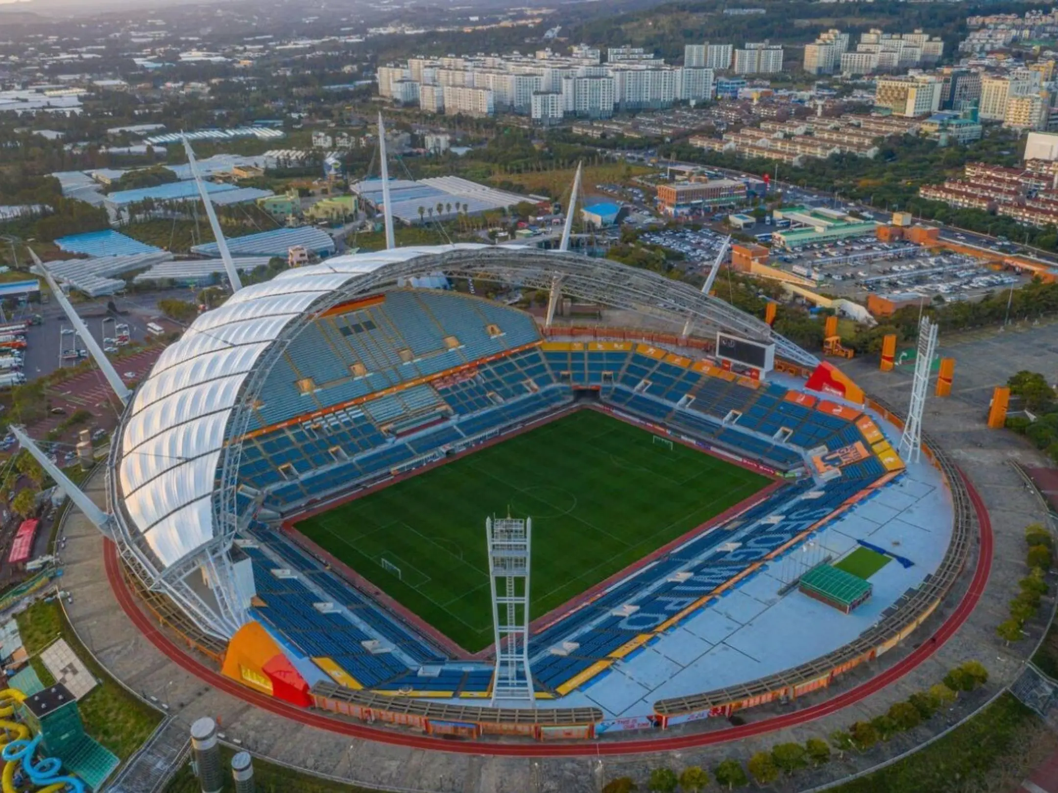 Câu lạc bộ bóng đá Jeju United: Khát vọng từ đảo ngọc 5 Sân nhà của câu lạc bộ bóng đá Jeju United là sân vận động Jeju World Cup.