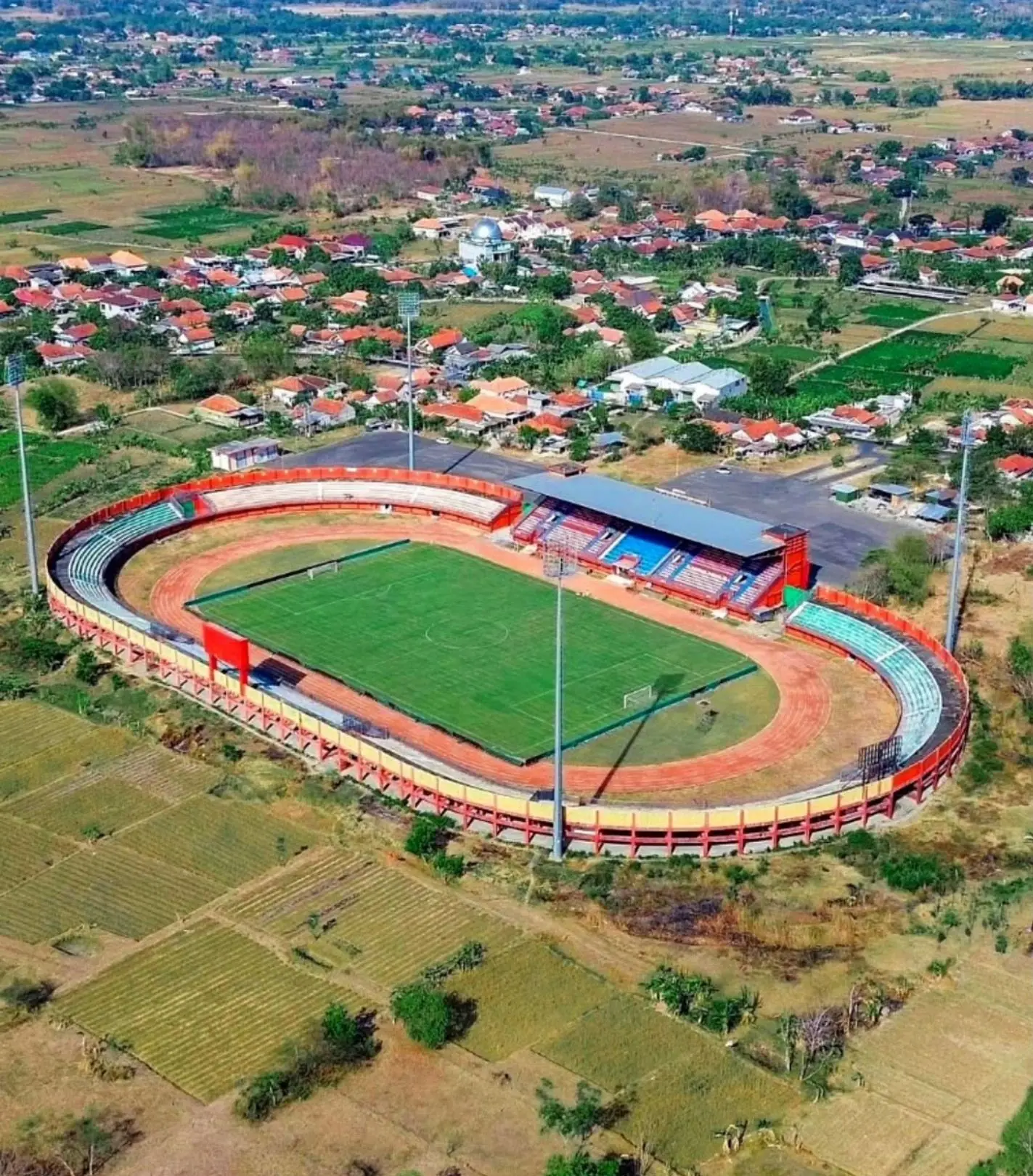 Sân nhà của câu lạc bộ bóng đá Madura United là sân vận động Stadion Gelora Madura Ratu Pamelingan.