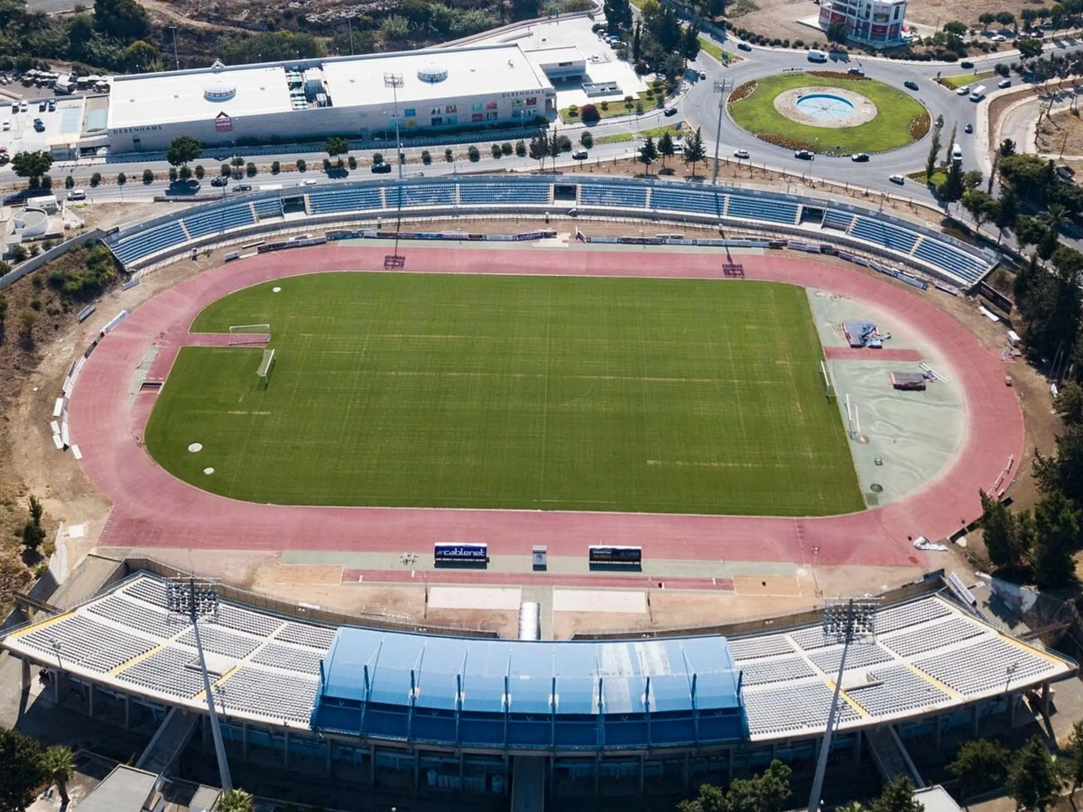 Sân nhà của câu lạc bộ bóng đá Pafos là sân vận động Stelios Kyriakides Stadium.