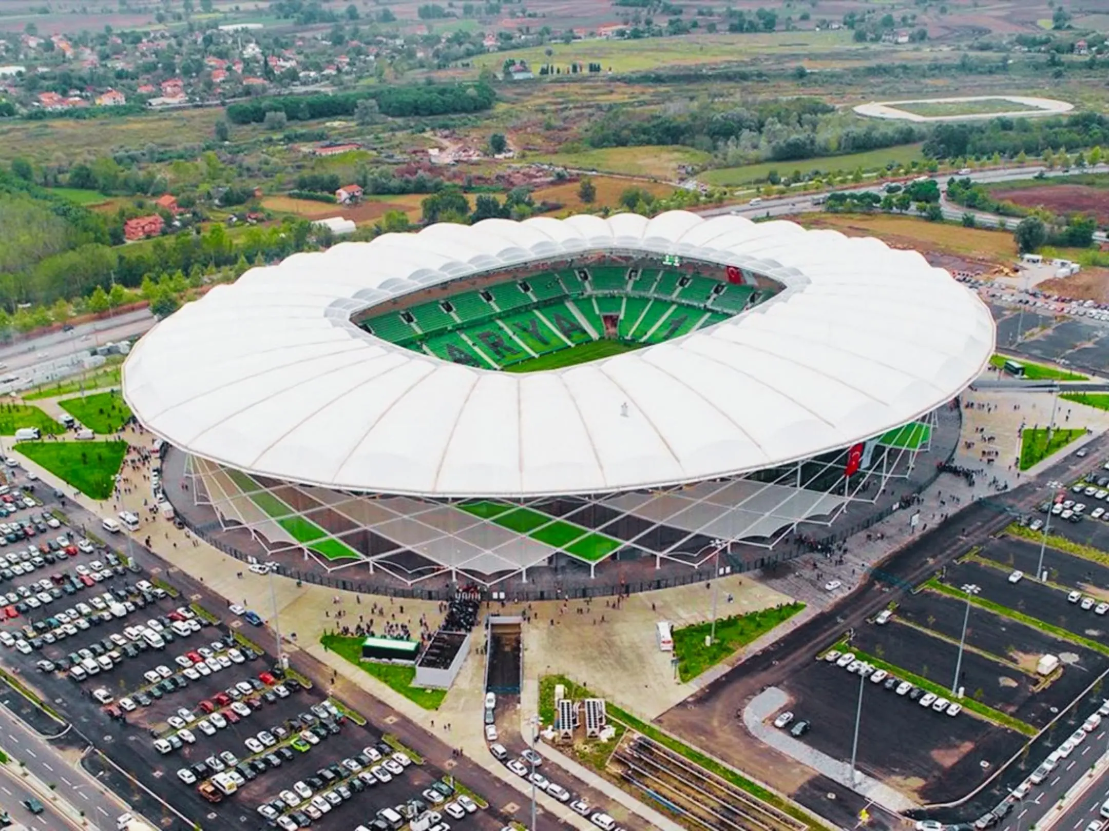 Sân nhà của câu lạc bộ bóng đá Sakaryaspor là sân vận động Yeni Sakarya Atatürk Stadyumu.