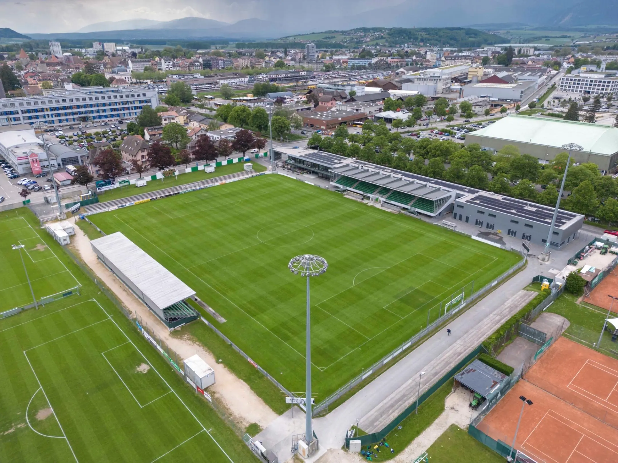 Sân nhà của câu lạc bộ bóng đá Yverdon Sport là sân vận động Stade Municipal d’Yverdon-les-Bains.