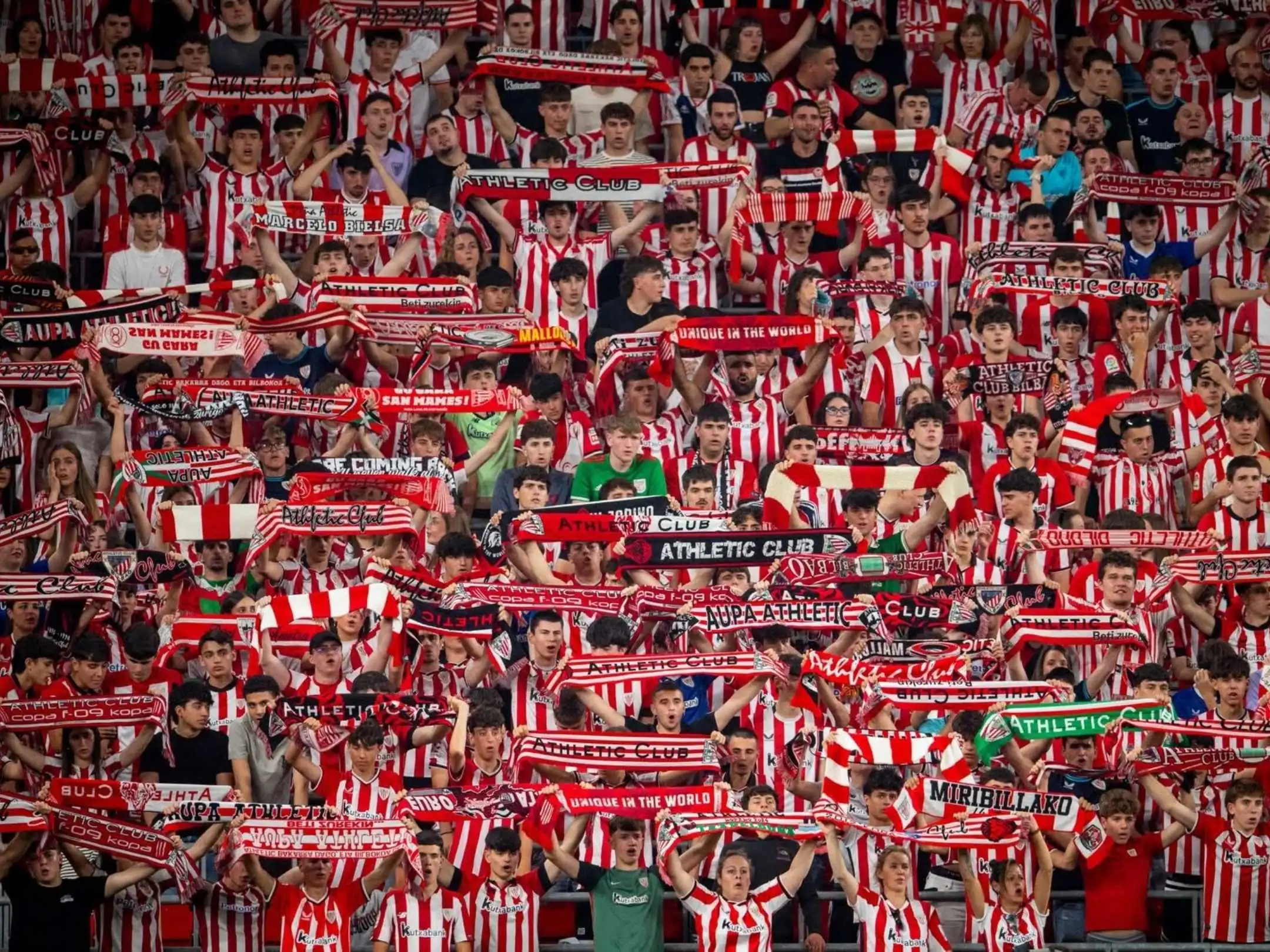 Câu lạc bộ Athletic Club: không chỉ thi đấu để giành chiến thắng 5 Các cổ động viên cuồng nhiệt của câu lạc bộ bóng đá Athletic Club.