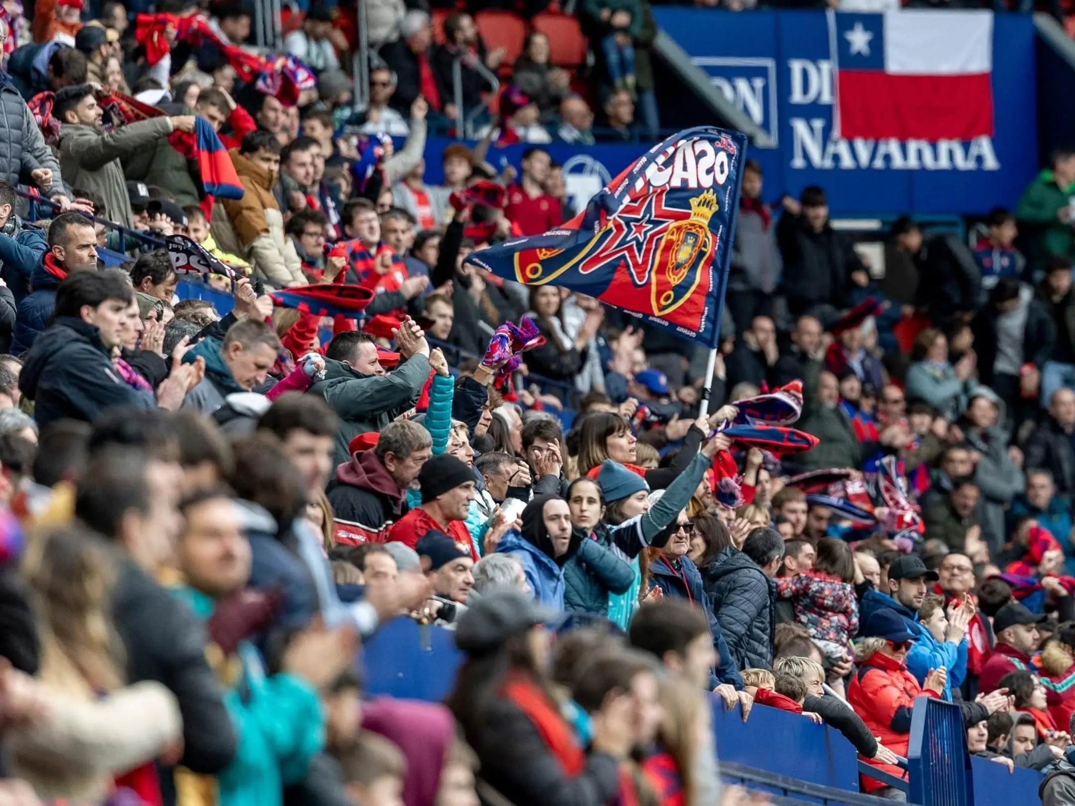 Câu lạc bộ CA Osasuna: Niềm kiêu hãnh không khuất phục của Navarra 5 Các cổ động viên cuồng nhiệt của câu lạc bộ bóng đá CA Osasuna.