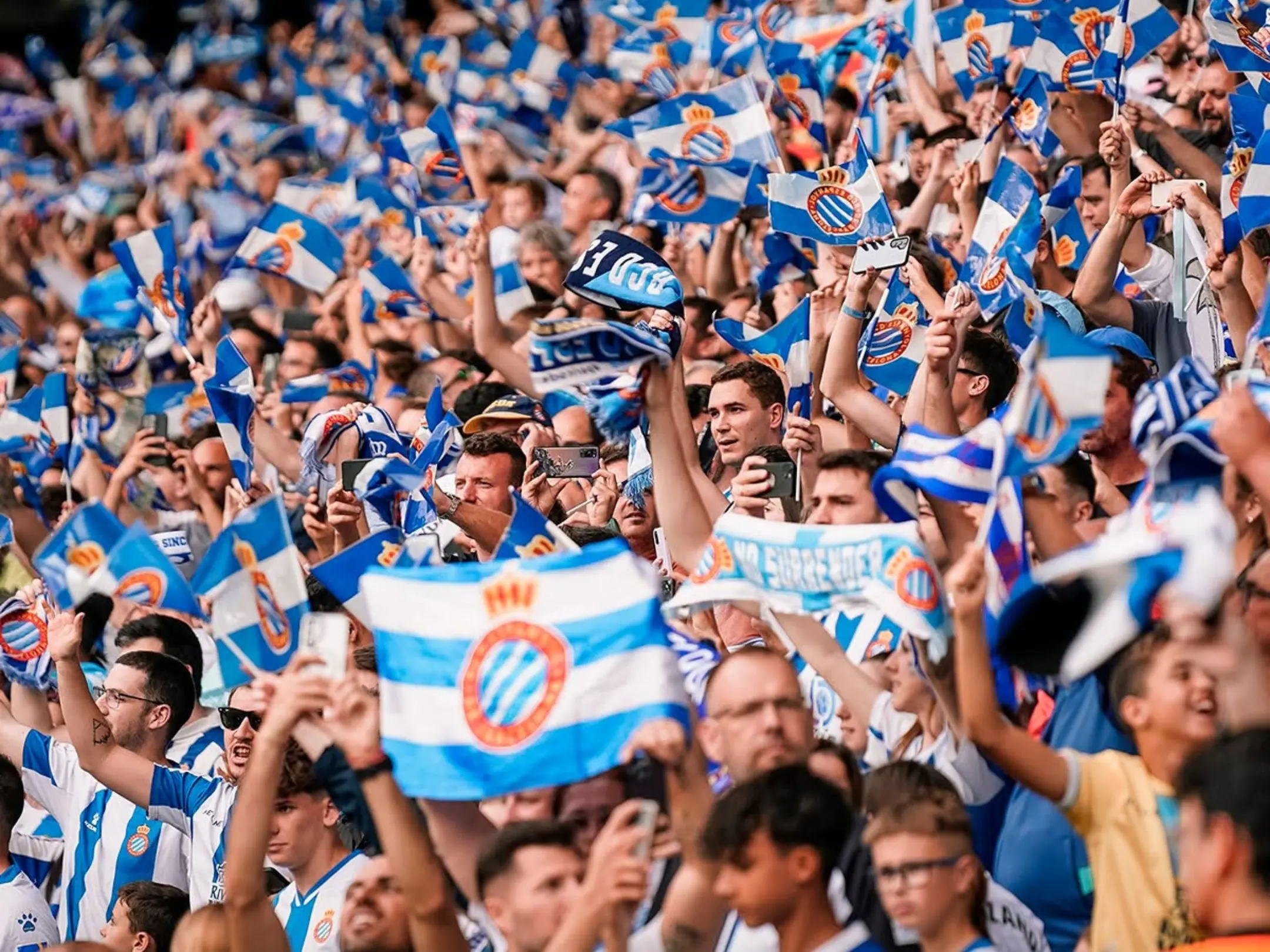 Câu lạc bộ Bóng đá Espanyol: Bản sắc Perico giữa Barcelona 5 Các cổ động viên cuồng nhiệt của câu lạc bộ bóng đá Espanyol