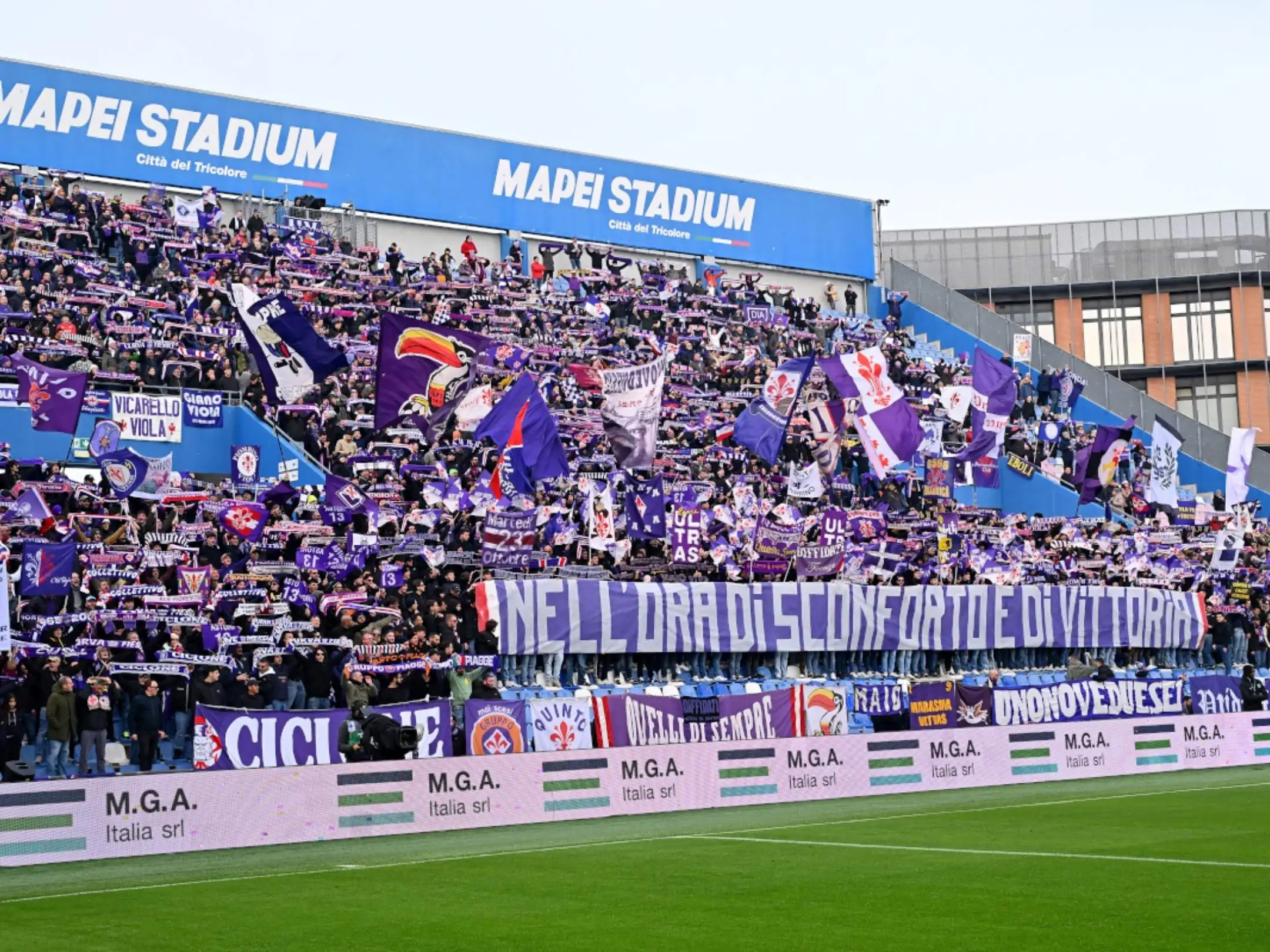 Câu lạc bộ Bóng đá Fiorentina: Trăm năm sắc tím 5 Các cổ động viên cuồng nhiệt của câu lạc bộ bóng đá Fiorentina.