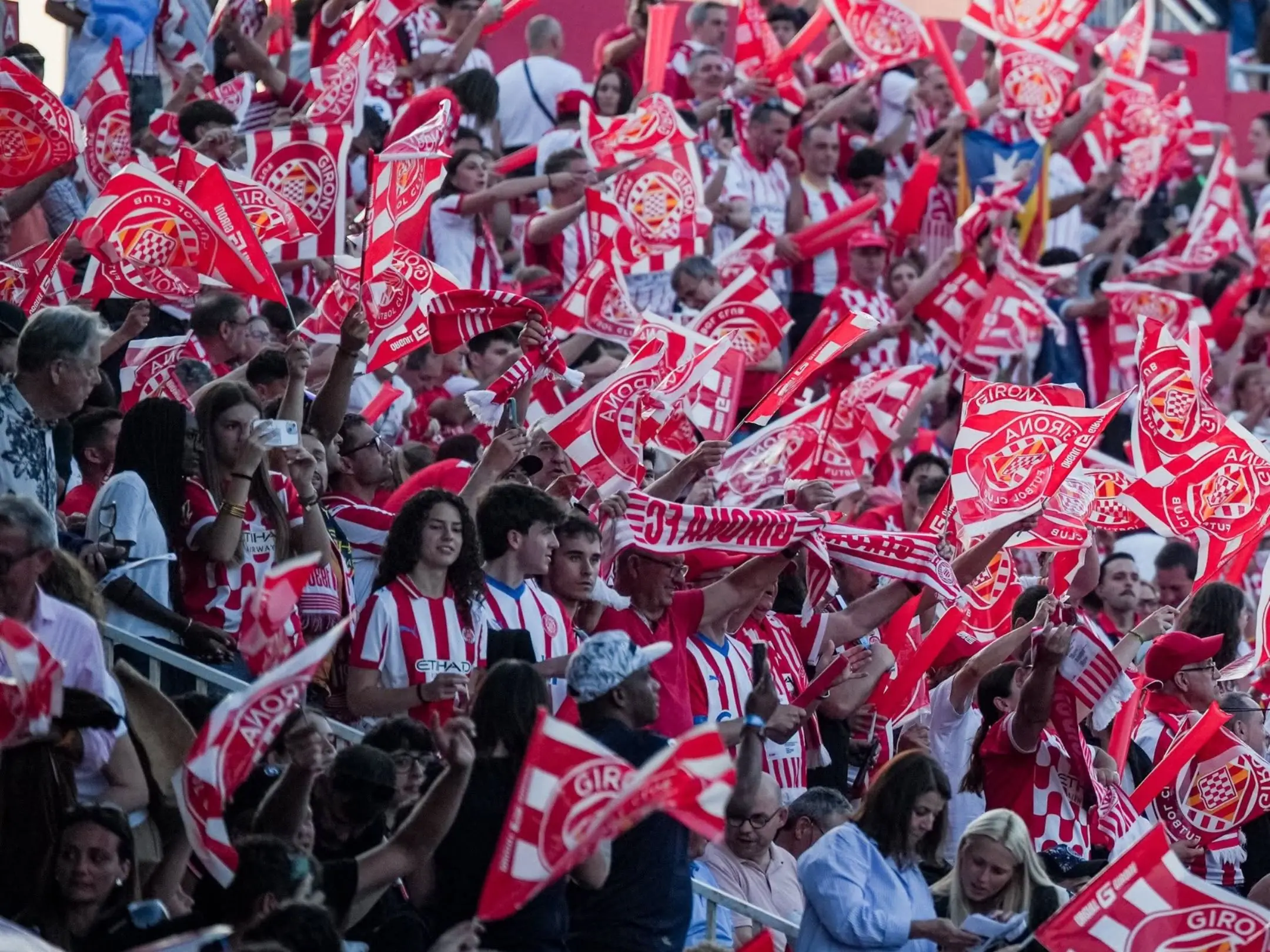 Girona FC – Lịch sử, bản sắc và hành trình trở lại LaLiga 6 Các cổ động viên cuồng nhiệt của câu lạc bộ bóng đá Girona FC