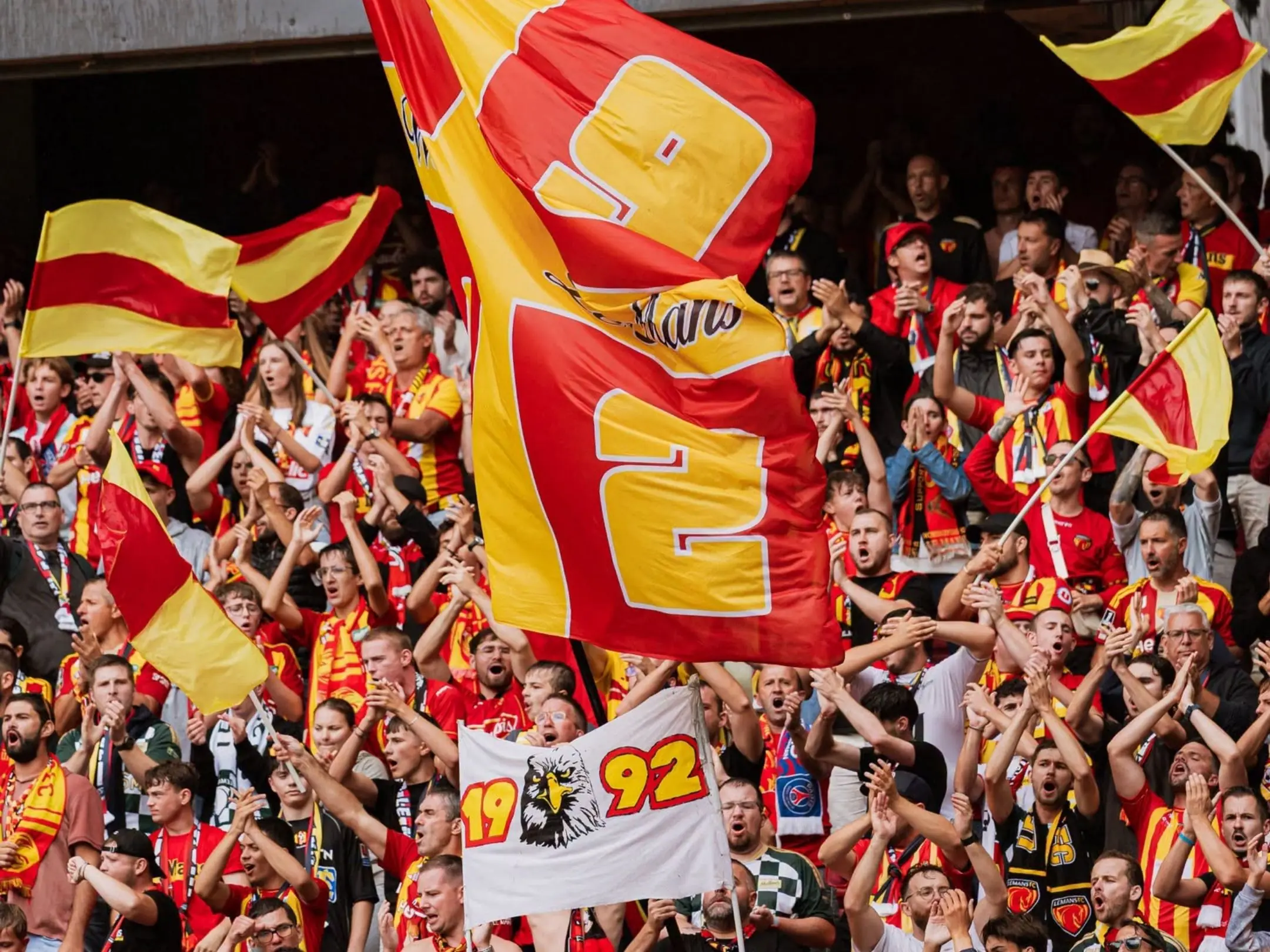 Le Mans FC: Từ khủng hoảng đến giấc mơ Ligue 1 6 Các cổ động viên cuồng nhiệt của câu lạc bộ bóng đá Le Mans FC