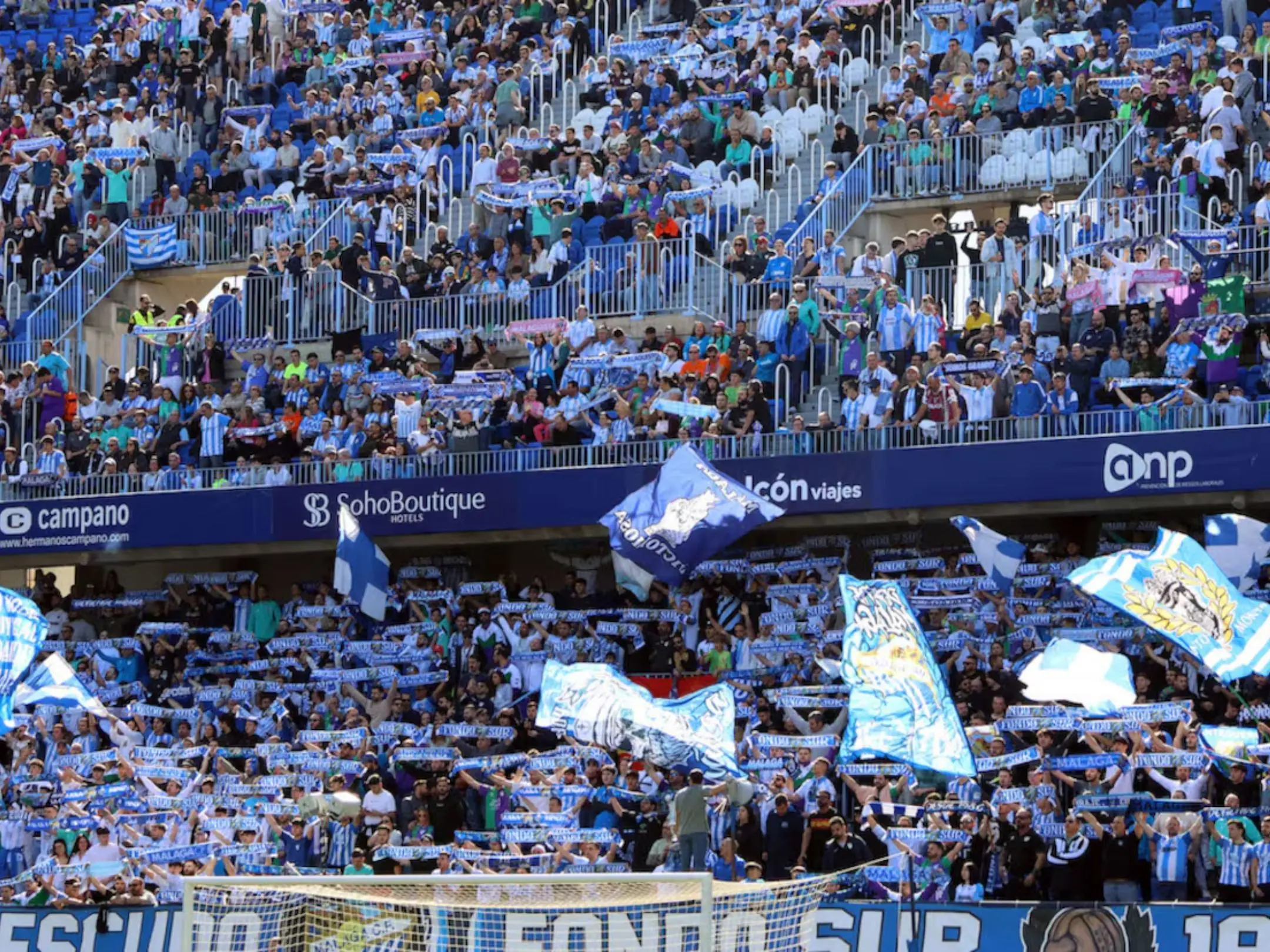 Câu lạc bộ Bóng đá Málaga CF: Hành trình trở lại Laliga 5 Các cổ động viên cuồng nhiệt của câu lạc bộ bóng đá Málaga CF