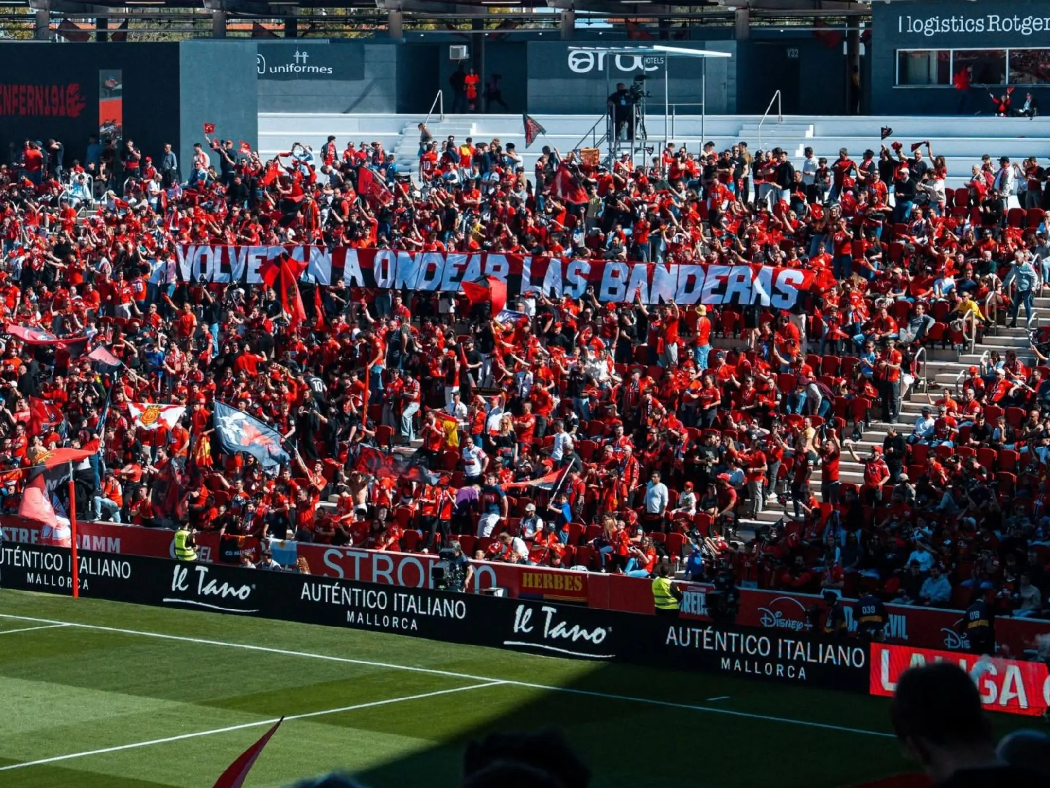 Các cổ động viên cuồng nhiệt của câu lạc bộ bóng đá RCD Mallorca