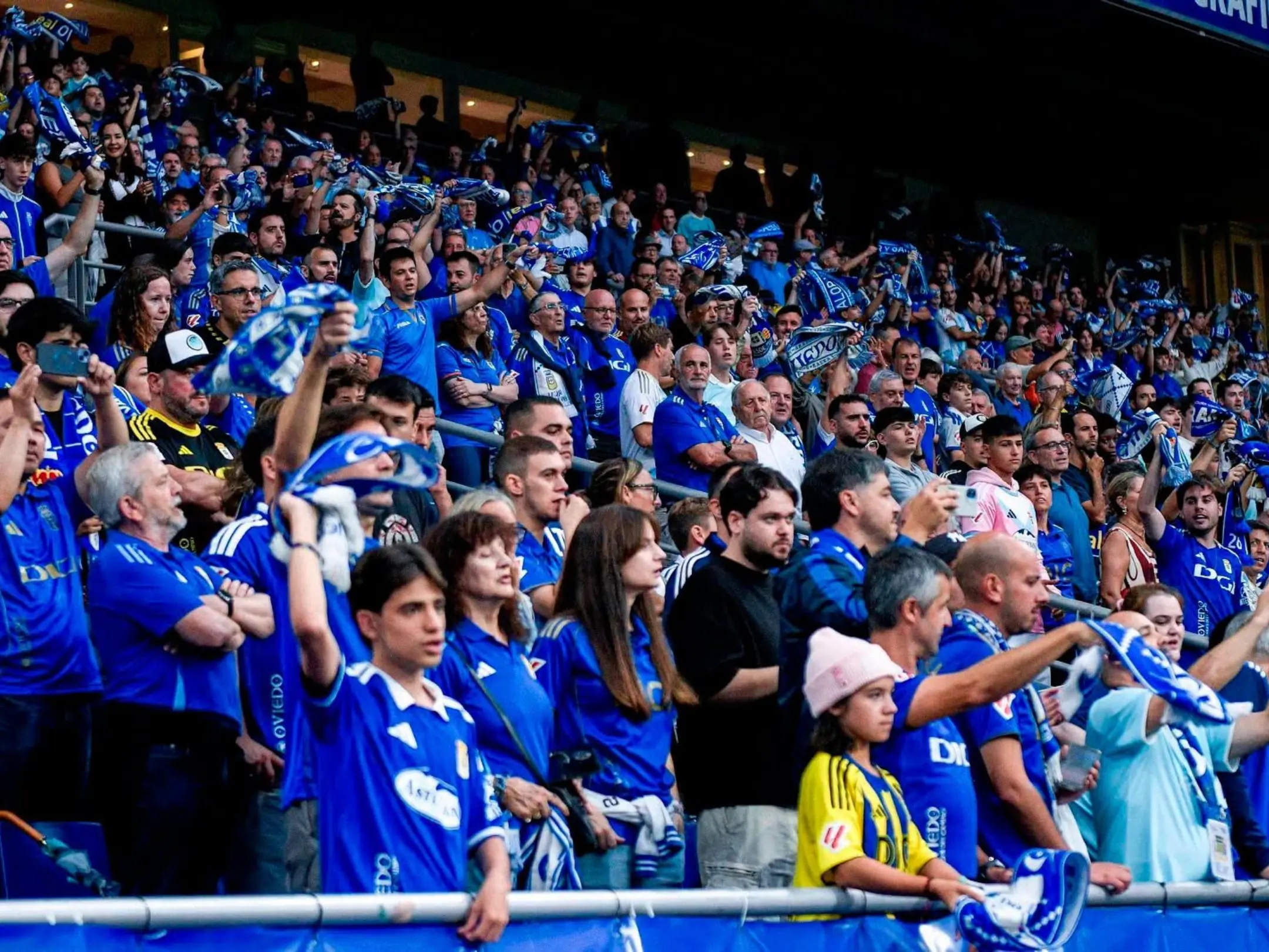 Câu lạc bộ Real Oviedo và bản tình ca Carlos Tartiere 5 Các cổ động viên cuồng nhiệt của câu lạc bộ bóng đá Real Oviedo