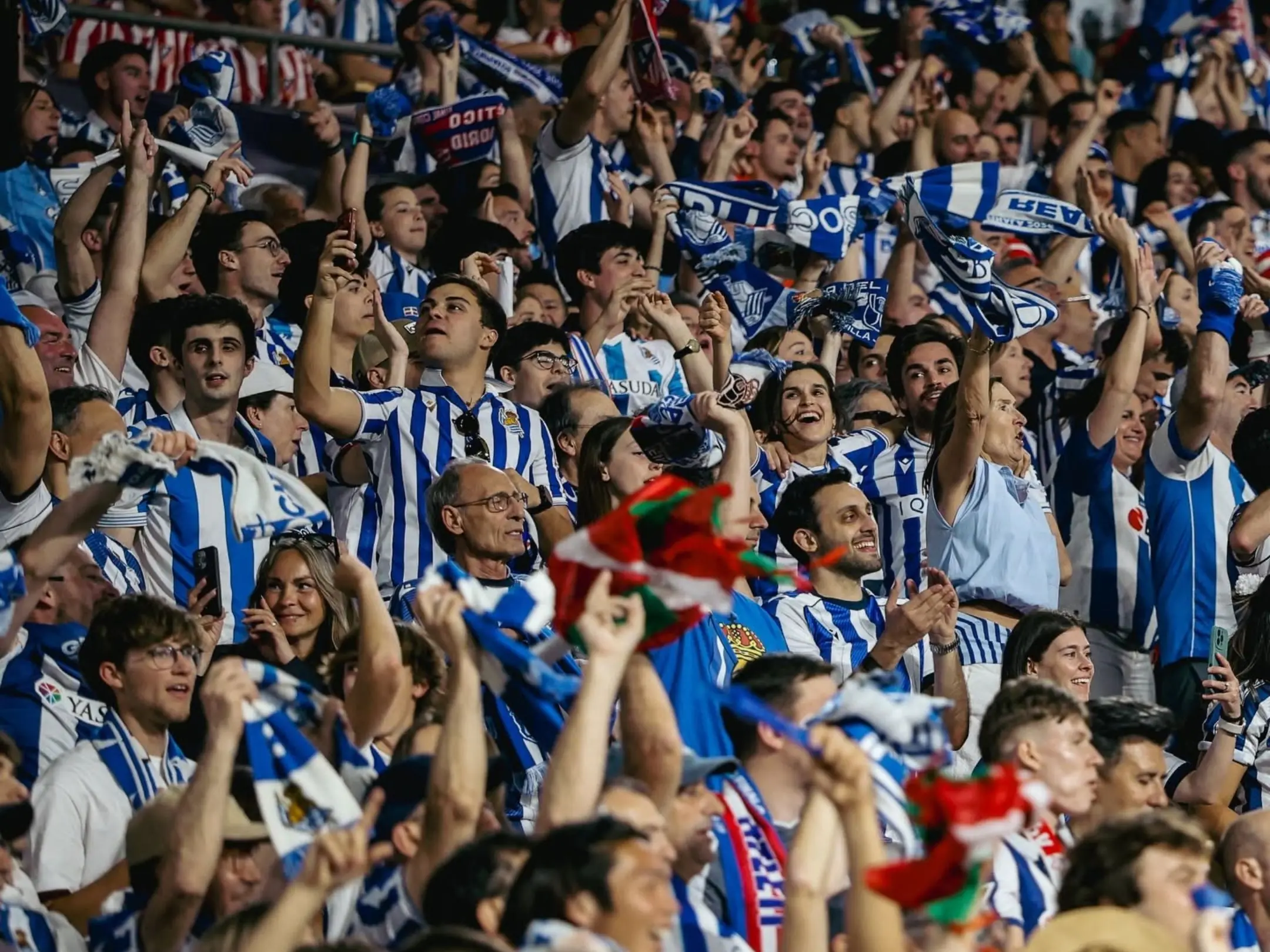 Các cổ động viên cuồng nhiệt của câu lạc bộ bóng đá Real Betis