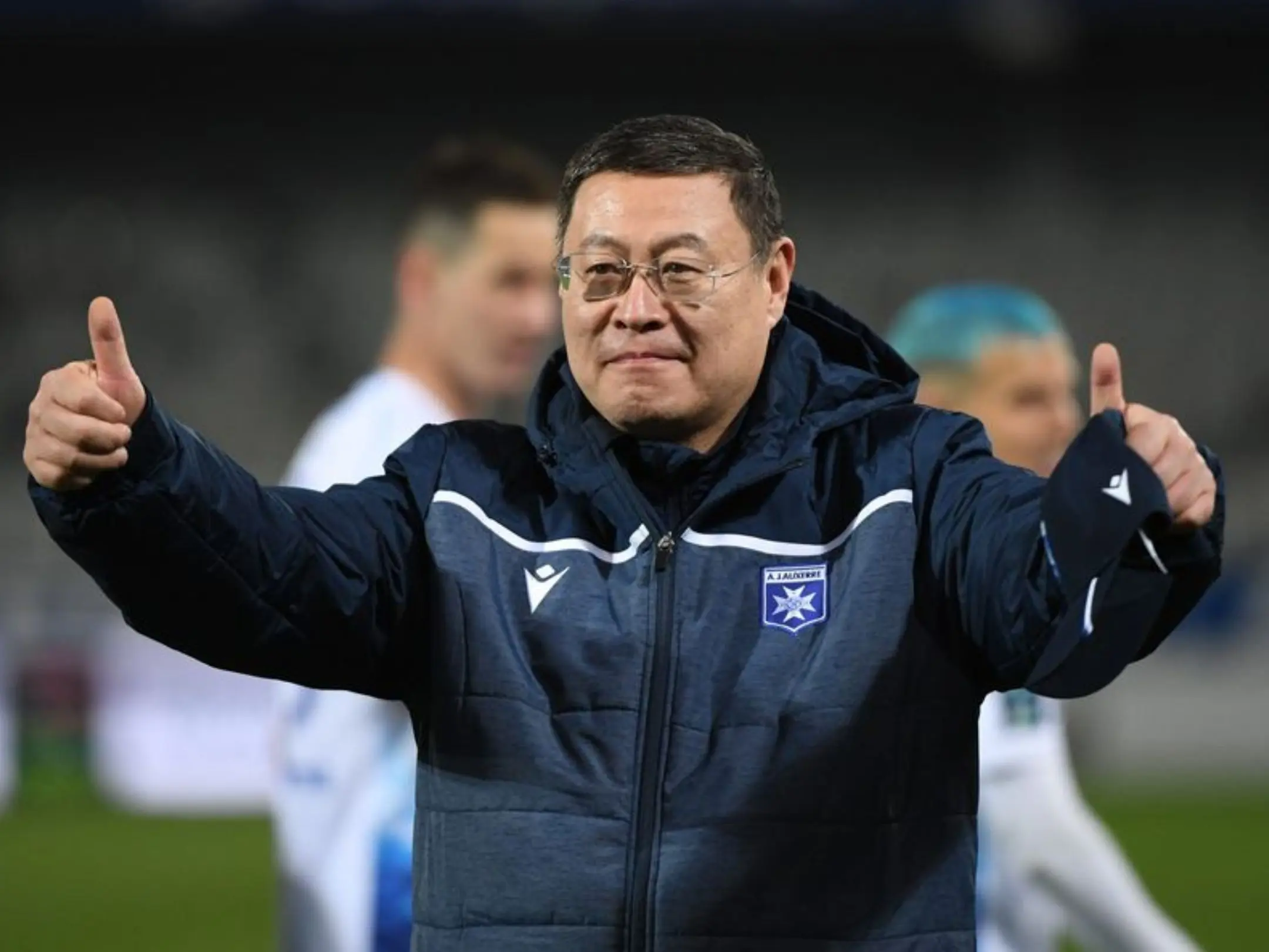 Chủ tịch của câu lạc bộ AJ Auxerre: James Zhou.