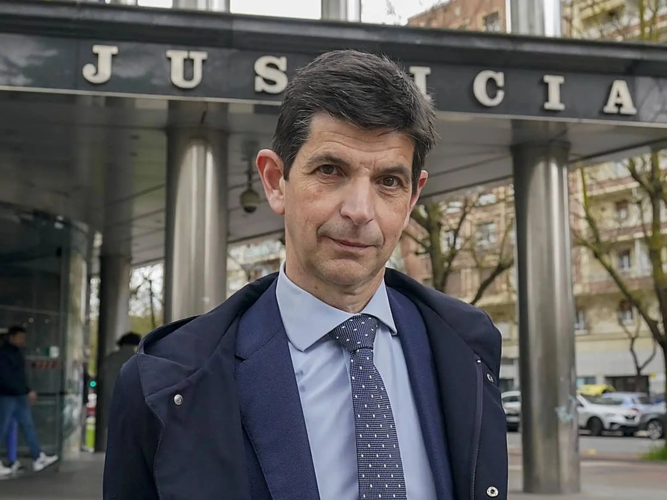 Chủ tịch của câu lạc bộ Bóng đá Deportivo Alavés: Alfonso Fernández de Trocóniz.