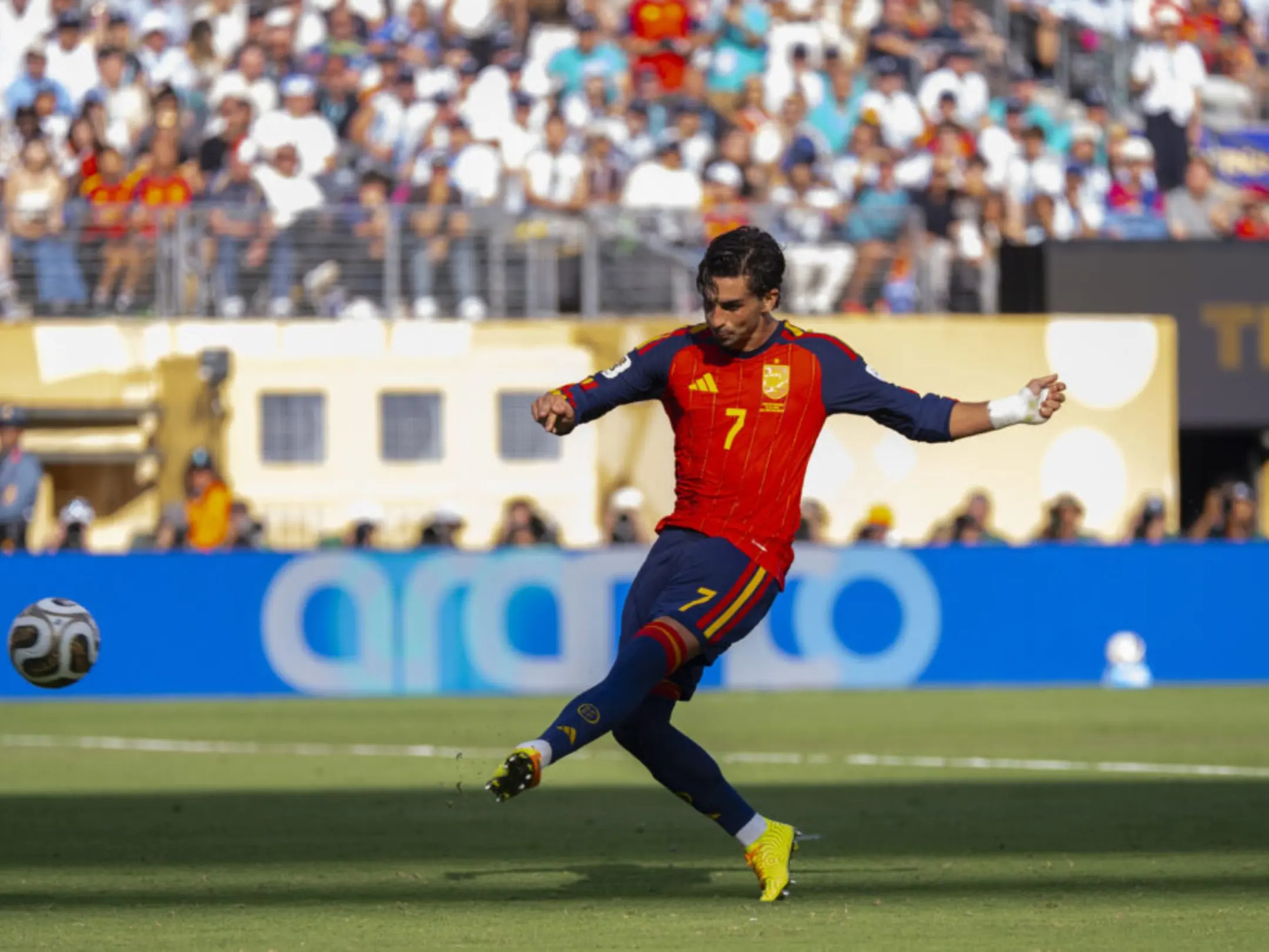 Ferran Torres vừa trải qua một mùa giải đầy khắc nghiệt nhưng cũng đầy vinh quang.