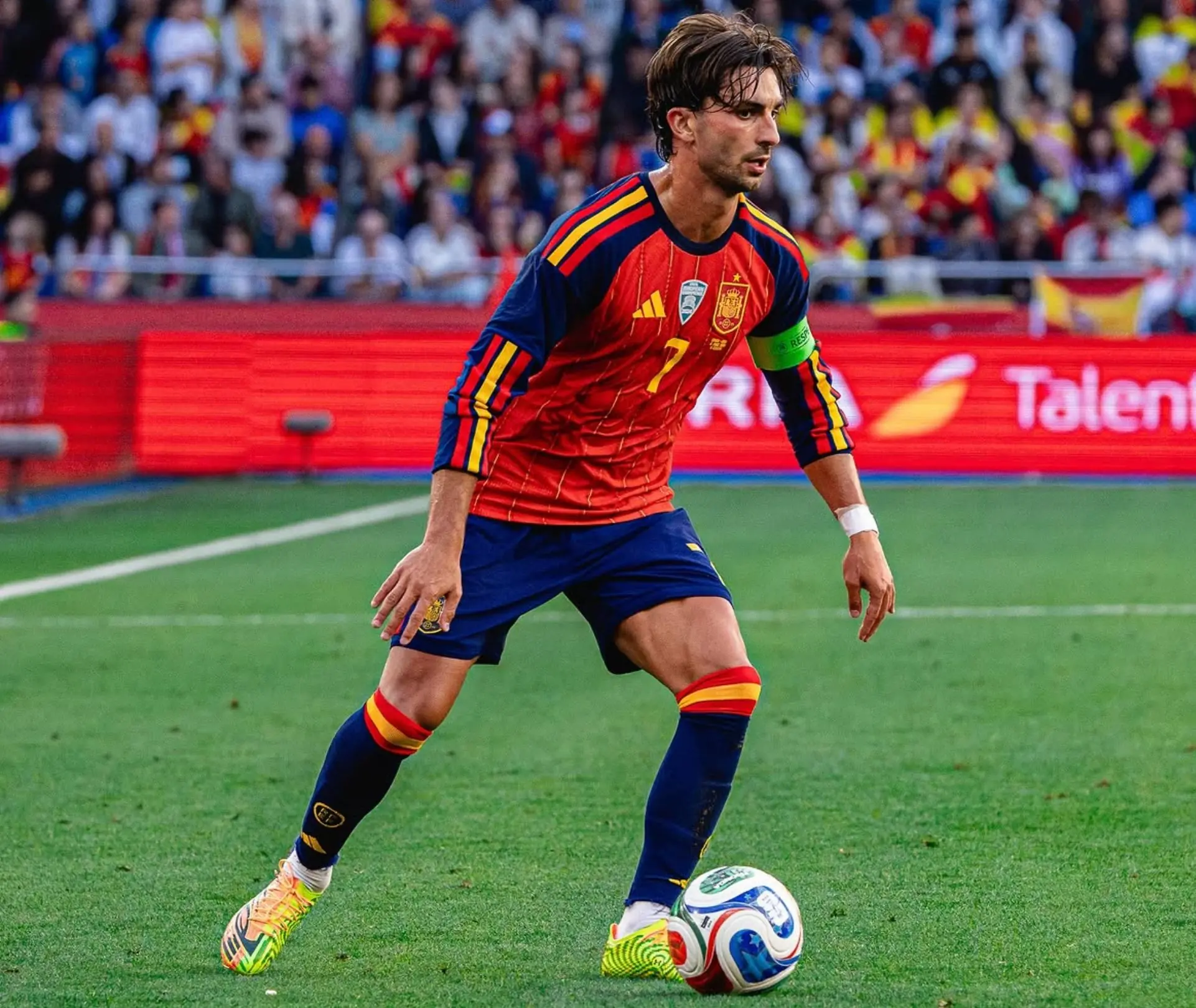 Ferran Torres là mẫu cầu thủ rất chịu khó di chuyển không bóng