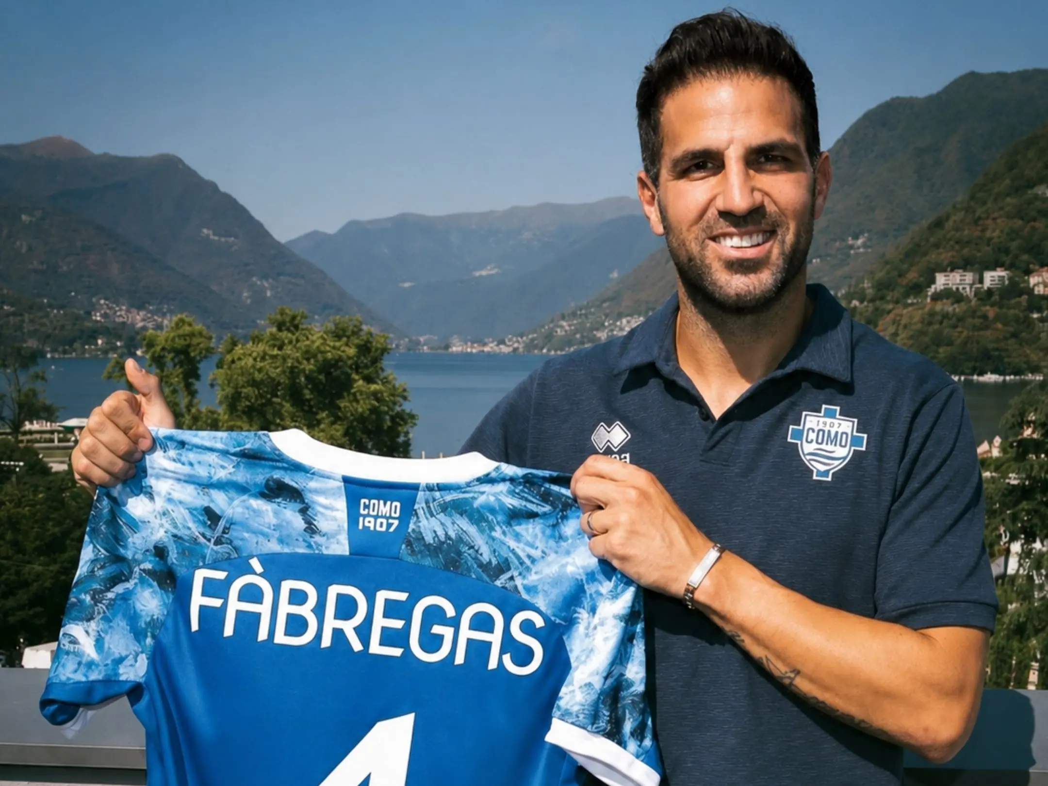 Huấn luyện viên của câu lạc bộ Bóng đá Calcio Como FC: Francesc “Cesc” Fàbregas Soler.