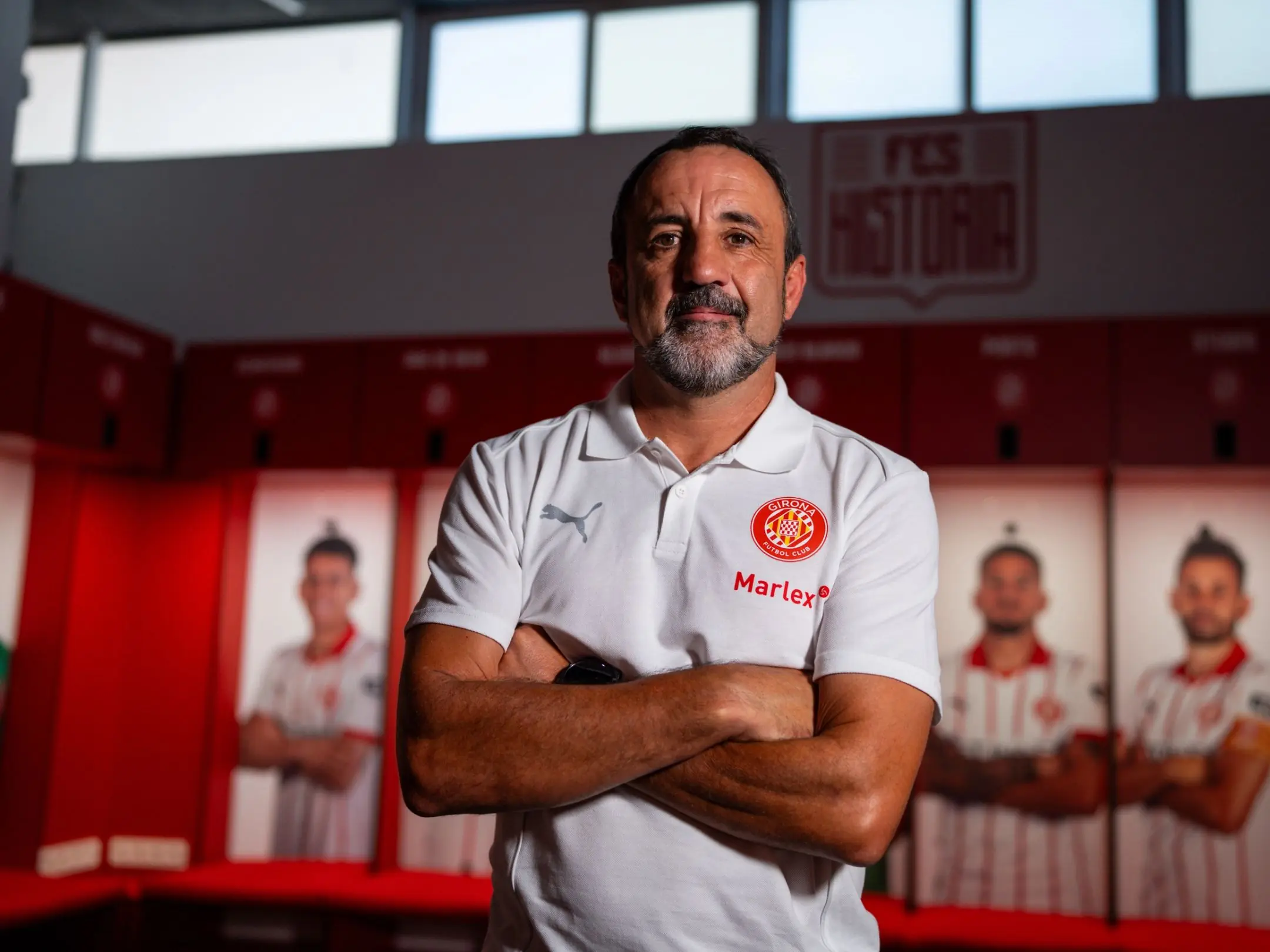 Girona FC – Lịch sử, bản sắc và hành trình trở lại LaLiga 2 Huấn luyện viên của câu lạc bộ Bóng đá Girona FC: Quique Álvarez.