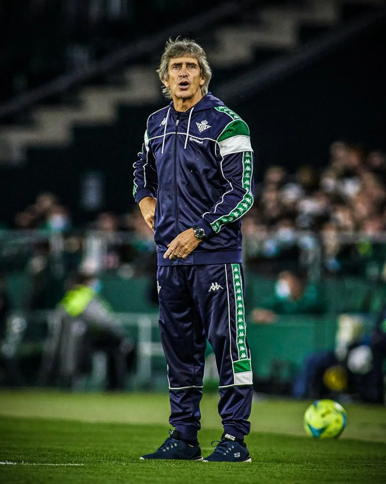 Huấn luyện viên của câu lạc bộ Bóng đá Real Betis: Manuel Pellegrini.