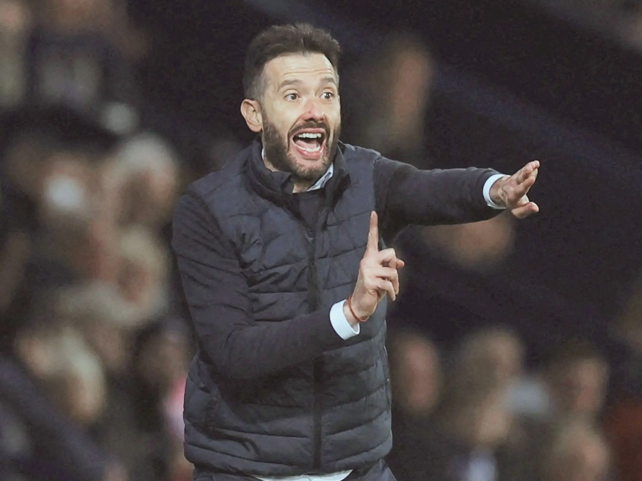 Huấn luyện viên của câu lạc bộ Bóng đá Valencia CF: Carlos Corberán.