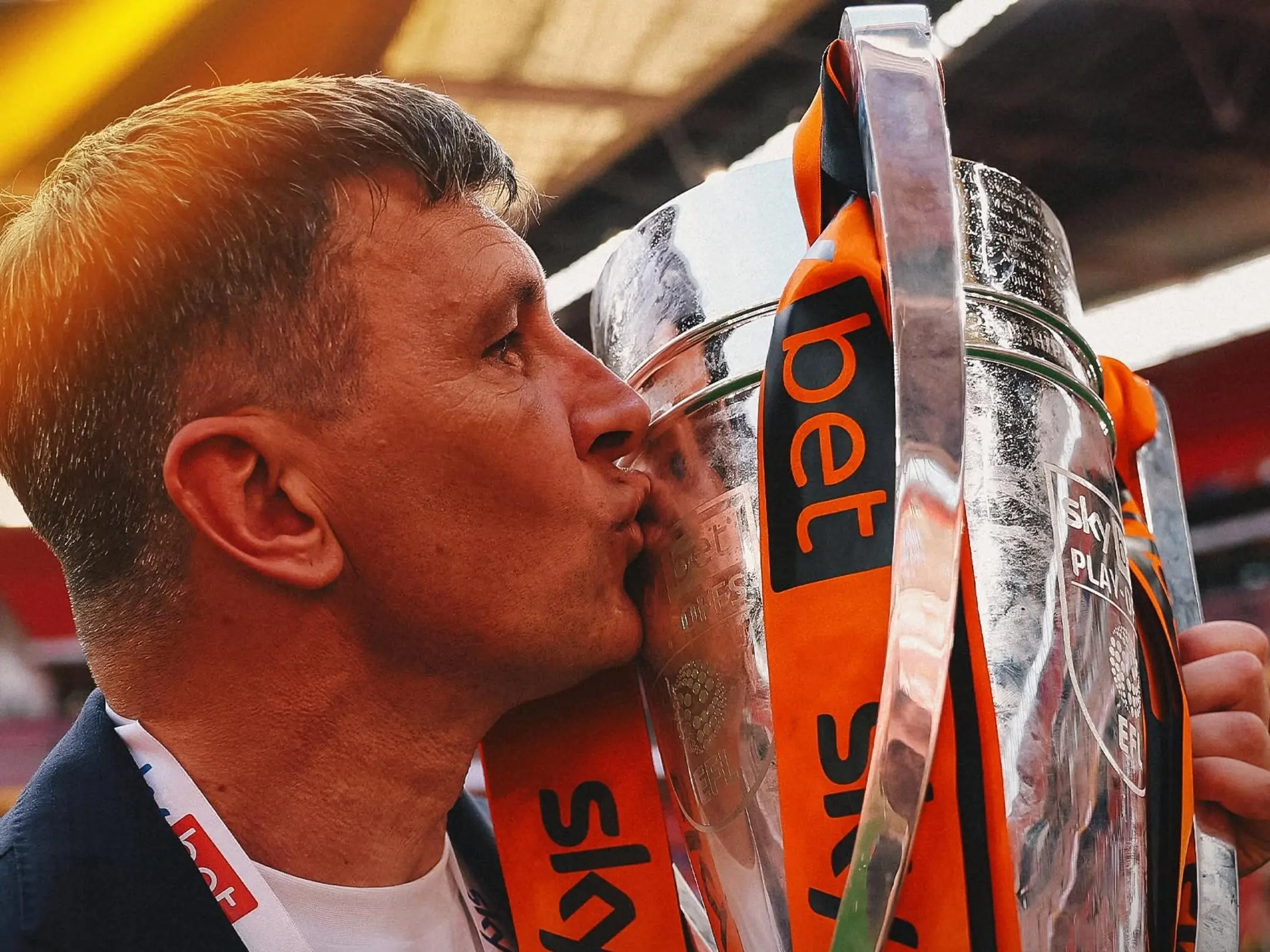 Câu lạc bộ bóng đá Hull City: Sự trở lại của bầy Hổ 2 Huấn luyện viên của câu lạc bộ Hull City là Sergej Jakirović.