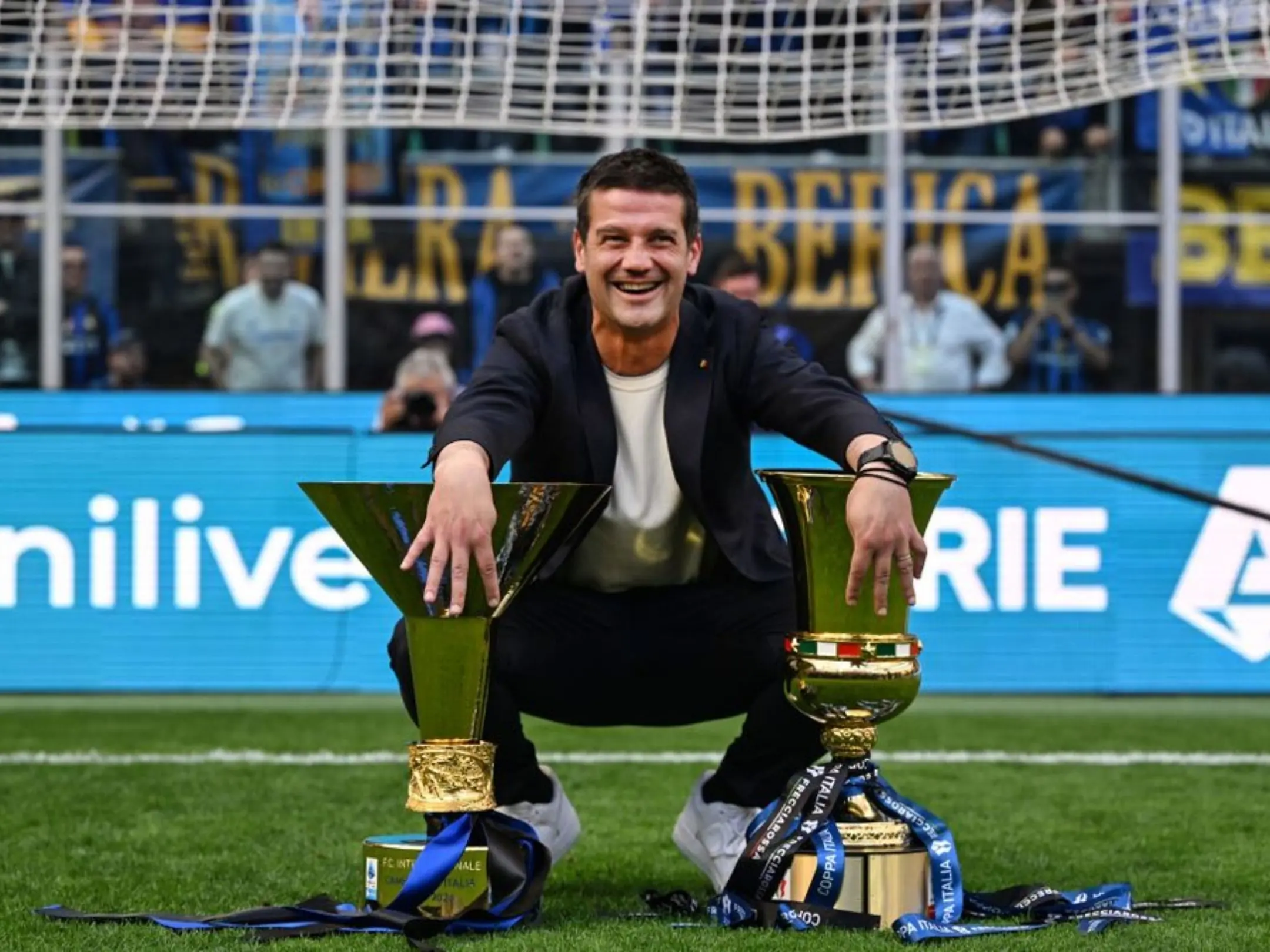 Inter Milan: Từ những vết thương đến ngai vàng Serie A năm 2026 2 Huấn luyện viên của câu lạc bộ Inter Milan: Cristian Chivu.
