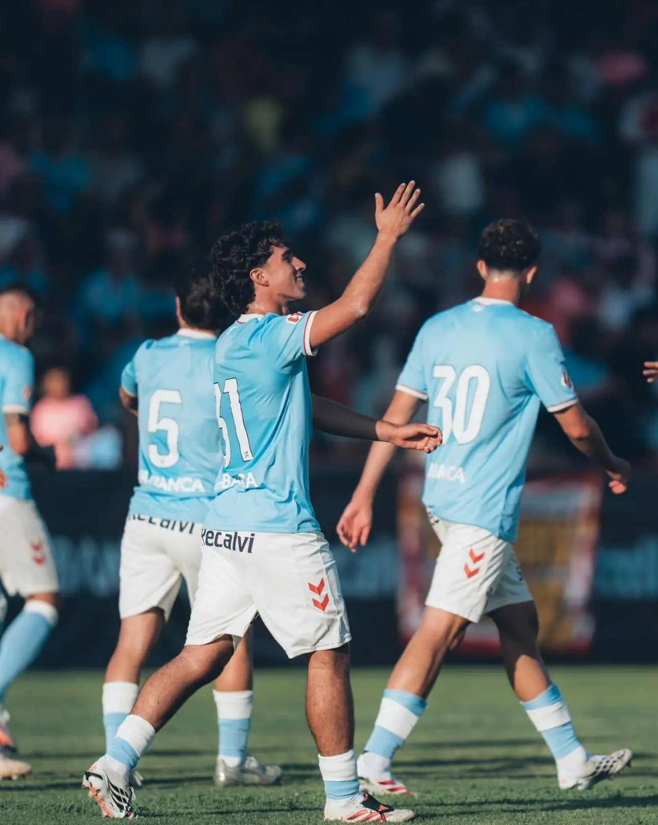 Câu lạc bộ Bóng đá Celta Vigo FC – Sắc xanh của Galicia giữa những con sóng LaLiga 2 Màu áo truyền thống của câu lạc bộ Celta Vigo FC