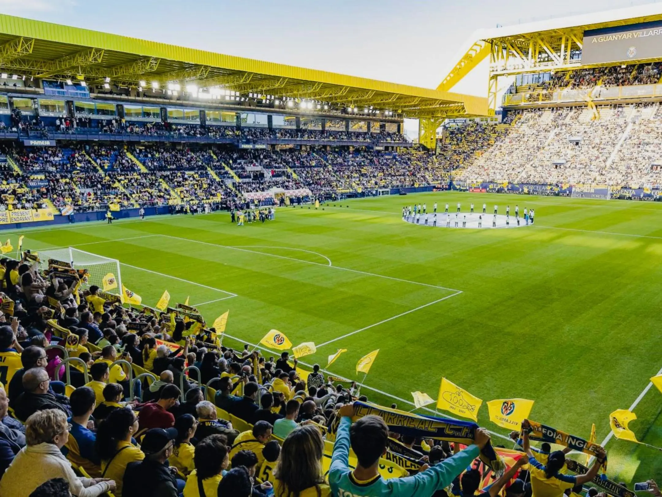 Các cổ động viên cuồng nhiệt của câu lạc bộ bóng đá Villarreal CF