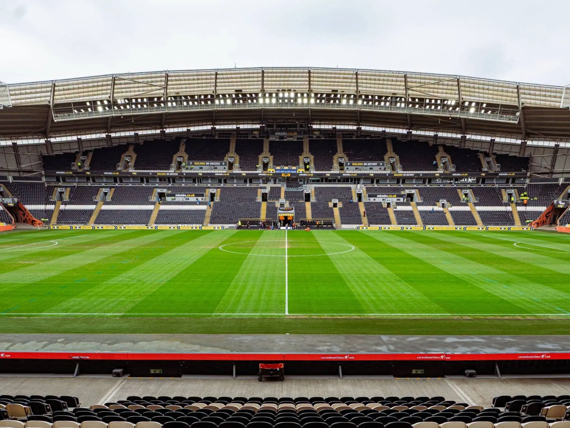 Câu lạc bộ bóng đá Hull City: Sự trở lại của bầy Hổ 5 Quang cảnh bên trong sân vận động MKM Stadium