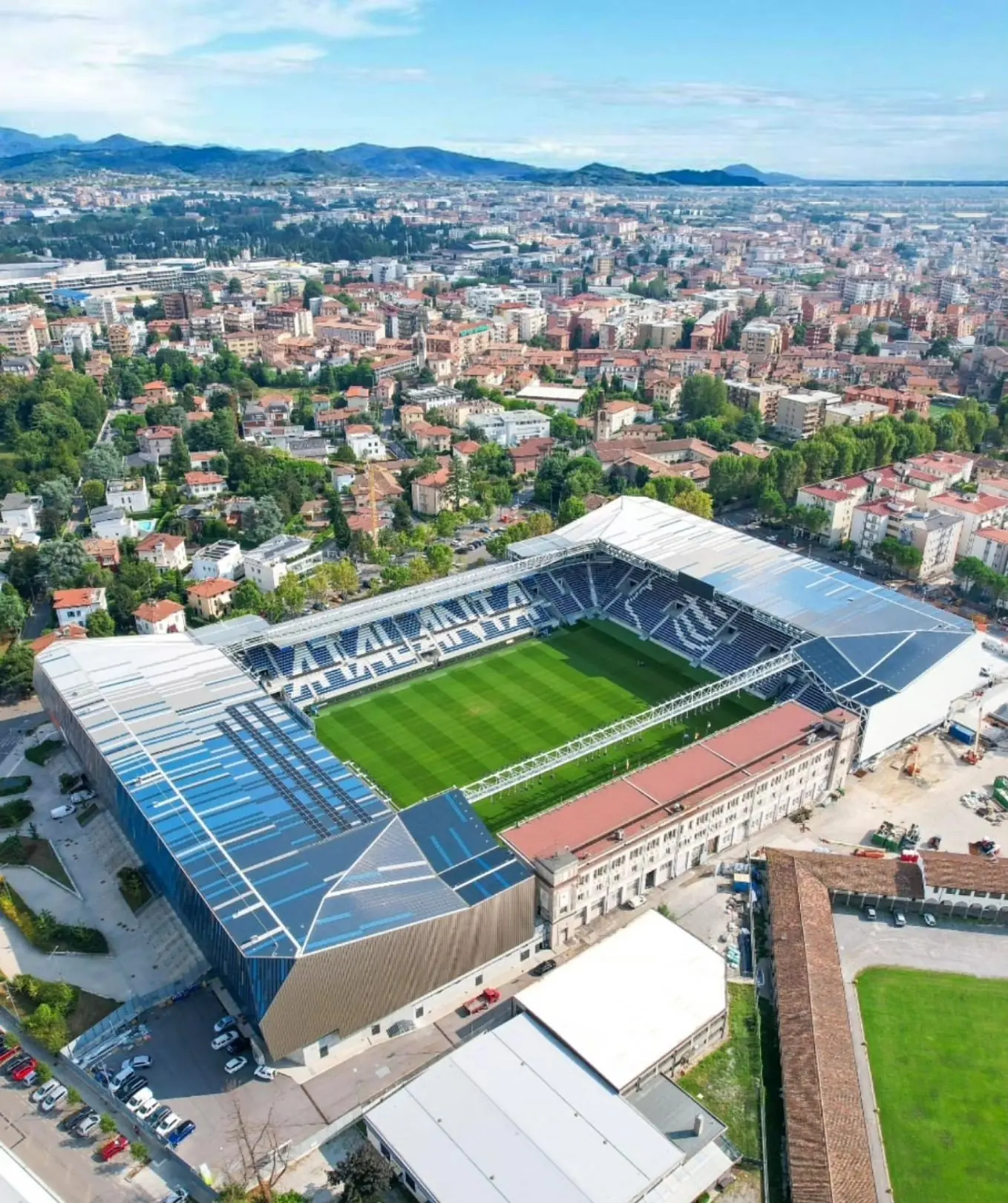 Câu lạc bộ Bóng đá Atalanta BC: Hành trình của “Nữ thần” thành Bergamo 4 Sân nhà của câu lạc bộ Bóng đá Atalanta BC là sân vận động New Balance Arena.