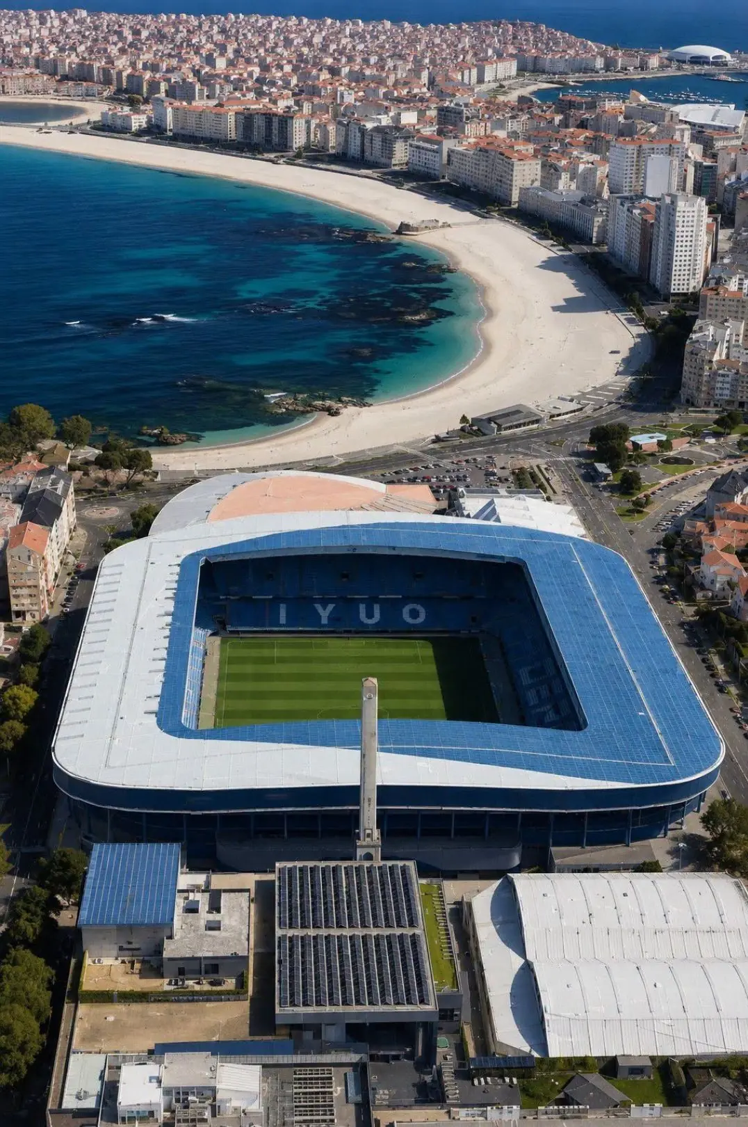 Câu lạc bộ Bóng đá Deportivo de La Coruña trở lại Laliga 3 Sân nhà của câu lạc bộ Bóng đá Deportivo de La Coruña là sân vận động Estadio ABANCA-RIAZOR.