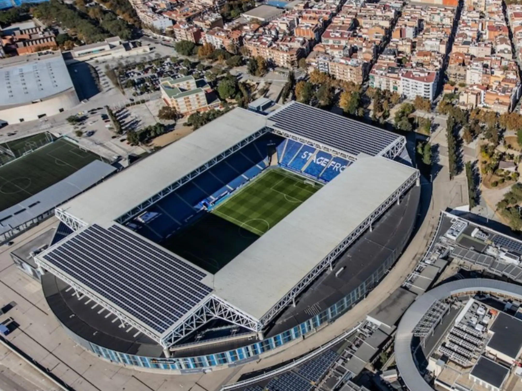 Câu lạc bộ Bóng đá Espanyol: Bản sắc Perico giữa Barcelona 4 Sân nhà của câu lạc bộ Bóng đá Espanyol là sân vận động RCDE Stadium.