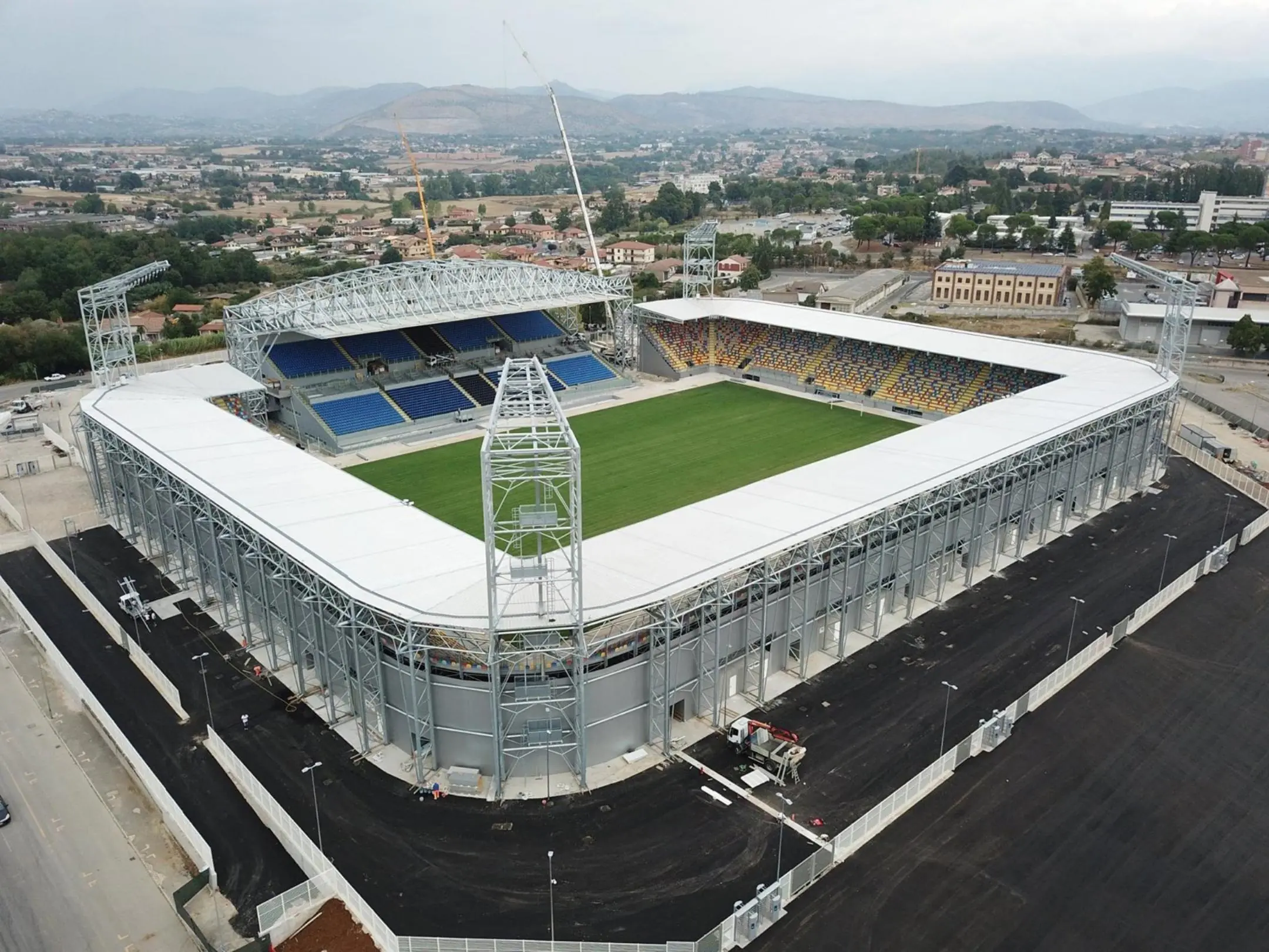Câu lạc bộ Bóng đá Frosinone: Từ thị trấn nhỏ đến giải đấu Serie A hàng đầu nước Ý 5 Sân nhà của Câu lạc bộ Bóng đá Frosinone là sân vận động Stadio Benito Stirpe.