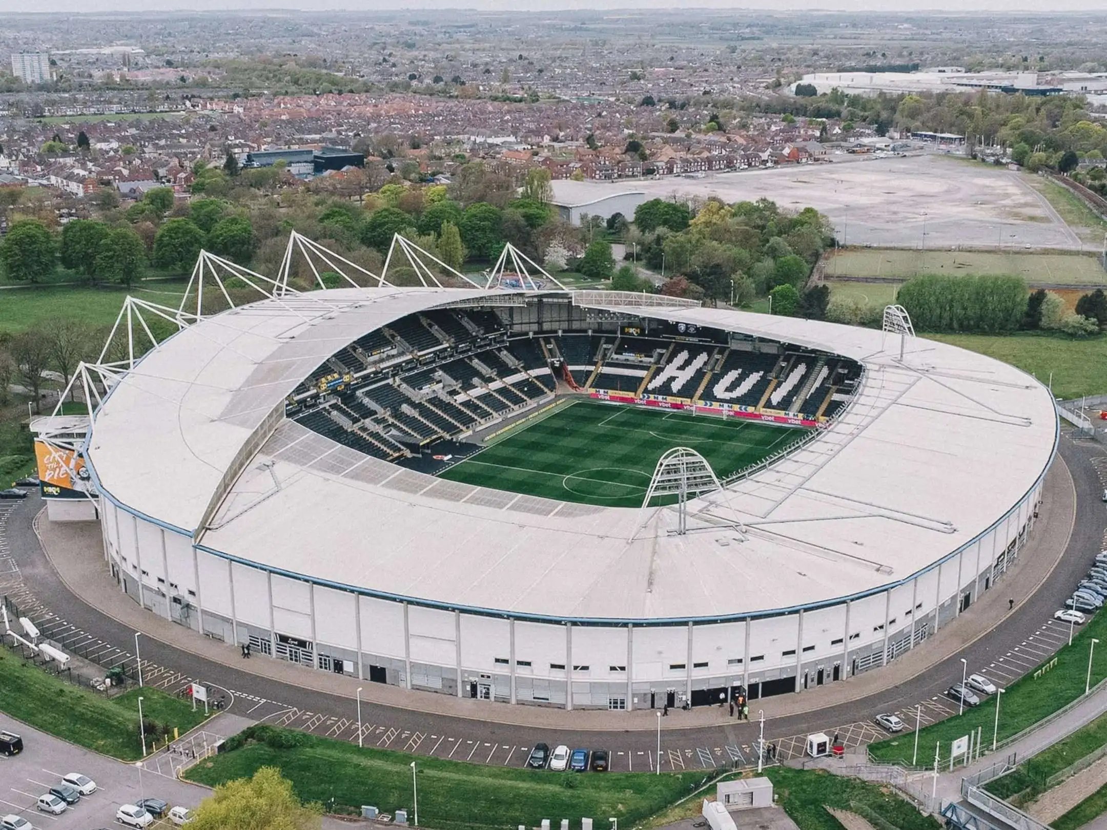 Câu lạc bộ bóng đá Hull City: Sự trở lại của bầy Hổ 4 Sân nhà của câu lạc bộ bóng đá Hull City là sân vận động MKM Stadium.