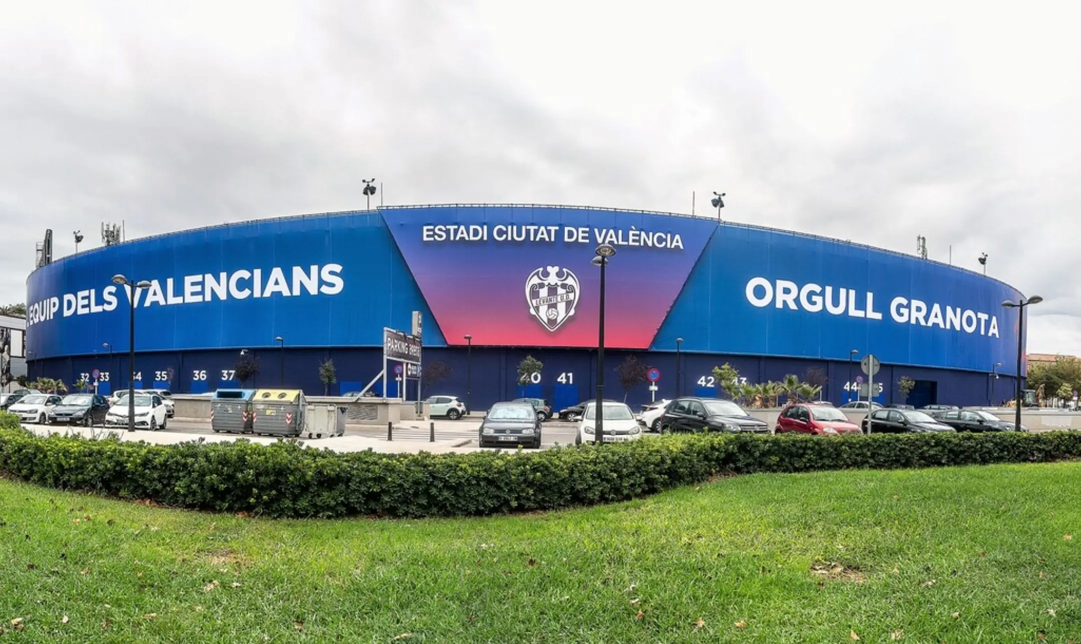 Sân nhà của câu lạc bộ Bóng đá Levante UD là sân vận động Estadi Ciutat de València.